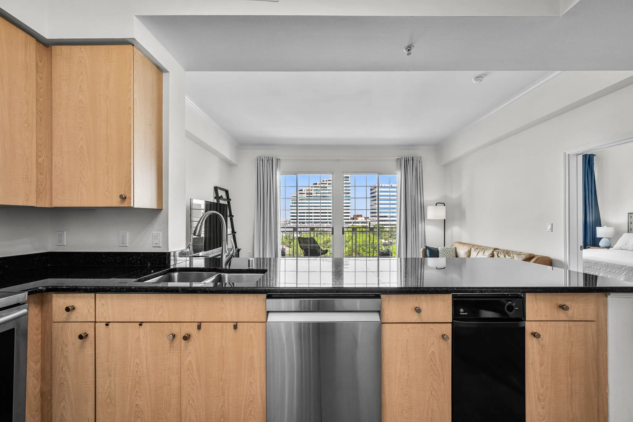 Condominium For Sale in Dallas County , 3225 Turtle Creek Boulevard 828, Dallas, Texas 75219, 1 Bedroom, 1 Bathroom, 1 Garage spaces, 832 Sqft, built in 1998, mls#21262936, Real Estate Agent in Dallas, Homes For Sale in Dallas county, Homes For Sale in Dallas, Realtor in Dallas Texas, Real Estate Brokerage Independent Realty Texas, Luminita Cordes Realtor