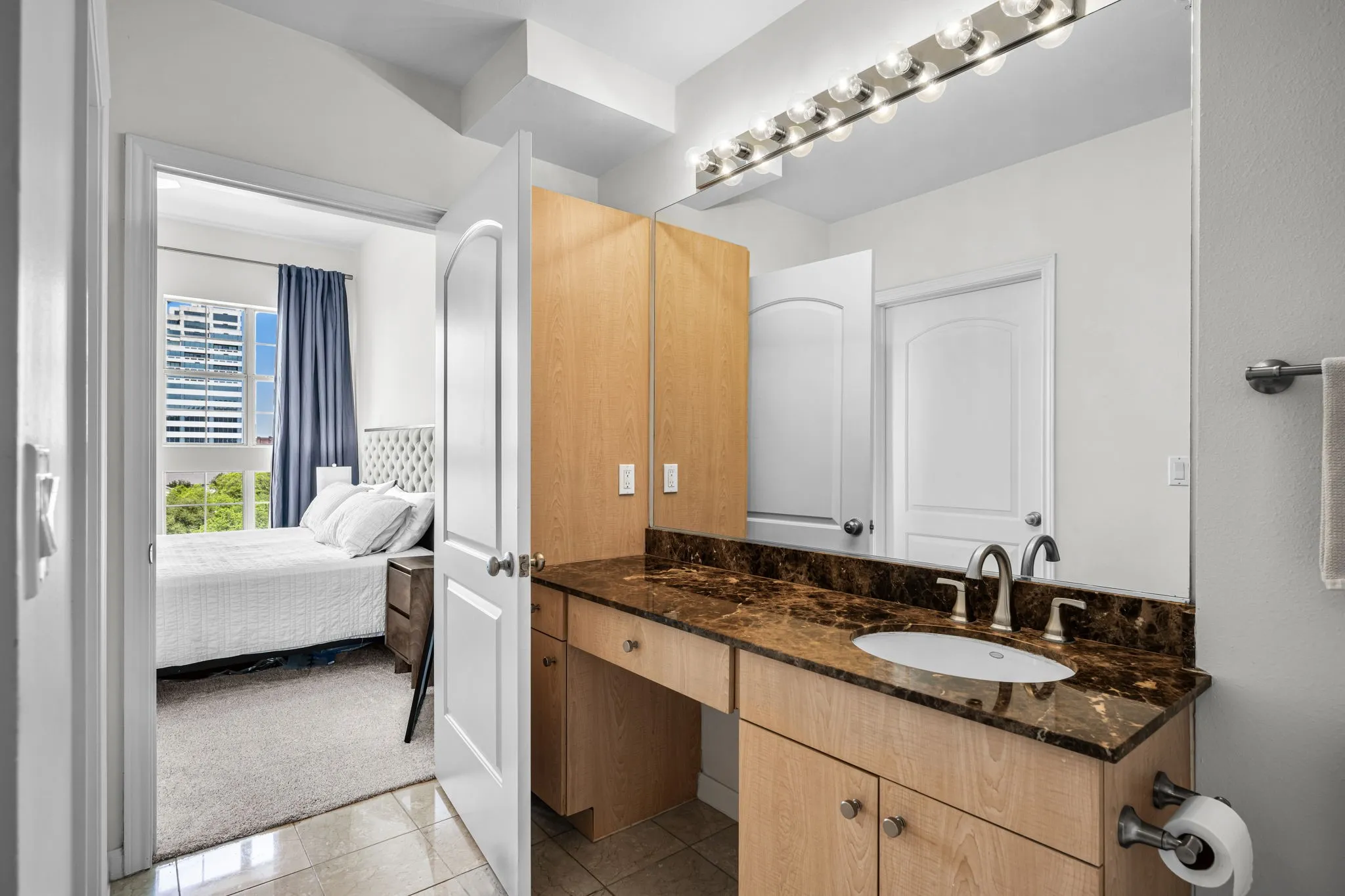 Condominium For Sale in Dallas County , 3225 Turtle Creek Boulevard 828, Dallas, Texas 75219, 1 Bedroom, 1 Bathroom, 1 Garage spaces, 832 Sqft, built in 1998, mls#21262936, Real Estate Agent in Dallas, Homes For Sale in Dallas county, Homes For Sale in Dallas, Realtor in Dallas Texas, Real Estate Brokerage Independent Realty Texas, Luminita Cordes Realtor