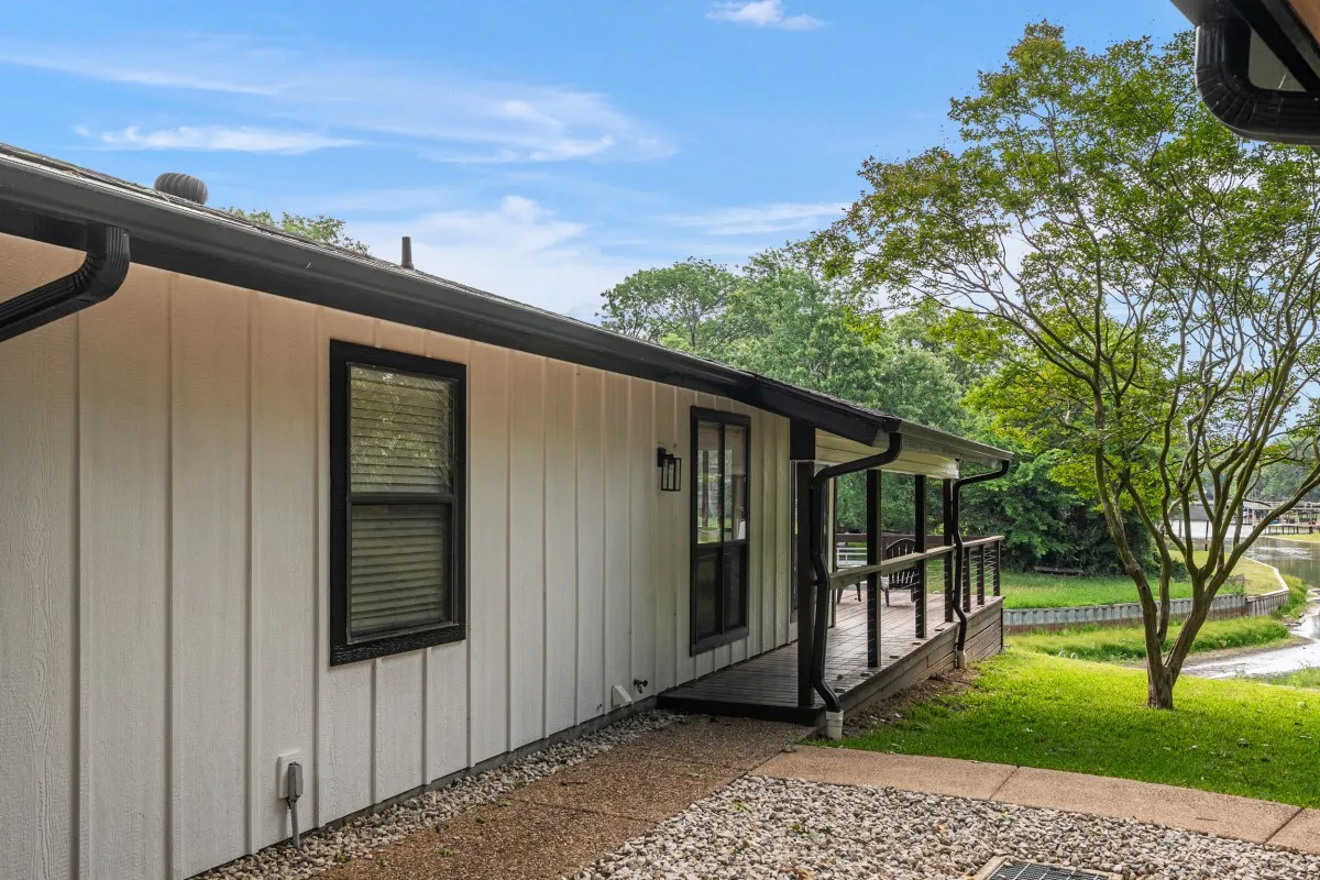 Single Family Residence For Sale in Henderson County , 1309 Utopia Court, Tool, Texas 75143, 2 Bedrooms, 1 Bathroom, Garage spaces, 816 Sqft, built in 1996, Price $374,500, mls#21266358, Real Estate Agent in Tool, Homes For Sale in Henderson county, Homes For Sale in Tool, Realtor in Tool Texas, Real Estate Brokerage Independent Realty Texas, Luminita Cordes Realtor