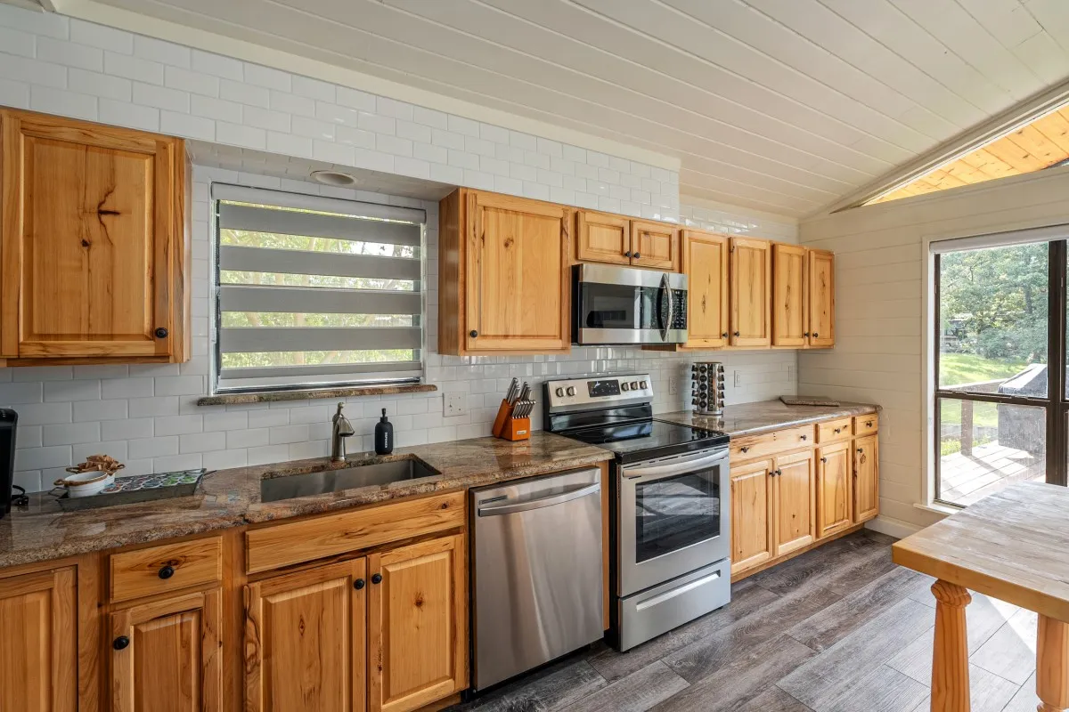 Single Family Residence For Sale in Henderson County , 1309 Utopia Court, Tool, Texas 75143, 2 Bedrooms, 1 Bathroom, Garage spaces, 816 Sqft, built in 1996, Price $374,500, mls#21266358, Real Estate Agent in Tool, Homes For Sale in Henderson county, Homes For Sale in Tool, Realtor in Tool Texas, Real Estate Brokerage Independent Realty Texas, Luminita Cordes Realtor