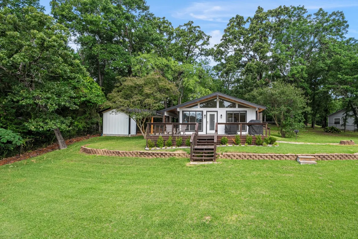 Single Family Residence For Sale in Henderson County , 1309 Utopia Court, Tool, Texas 75143, 2 Bedrooms, 1 Bathroom, Garage spaces, 816 Sqft, built in 1996, Price $374,500, mls#21266358, Real Estate Agent in Tool, Homes For Sale in Henderson county, Homes For Sale in Tool, Realtor in Tool Texas, Real Estate Brokerage Independent Realty Texas, Luminita Cordes Realtor