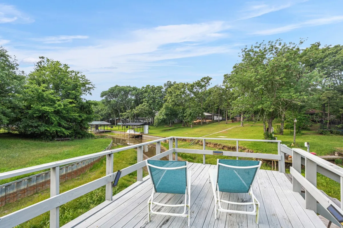 Single Family Residence For Sale in Henderson County , 1309 Utopia Court, Tool, Texas 75143, 2 Bedrooms, 1 Bathroom, Garage spaces, 816 Sqft, built in 1996, Price $374,500, mls#21266358, Real Estate Agent in Tool, Homes For Sale in Henderson county, Homes For Sale in Tool, Realtor in Tool Texas, Real Estate Brokerage Independent Realty Texas, Luminita Cordes Realtor