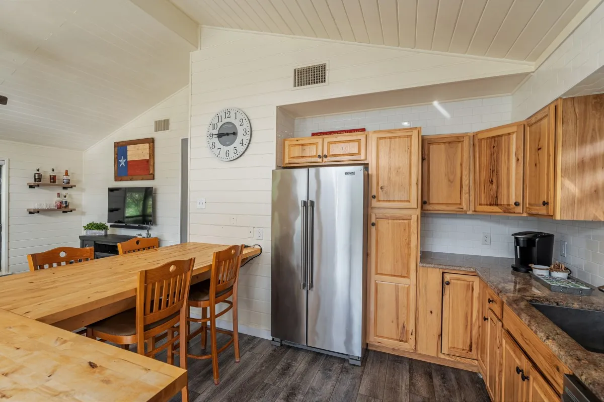 Single Family Residence For Sale in Henderson County , 1309 Utopia Court, Tool, Texas 75143, 2 Bedrooms, 1 Bathroom, Garage spaces, 816 Sqft, built in 1996, Price $374,500, mls#21266358, Real Estate Agent in Tool, Homes For Sale in Henderson county, Homes For Sale in Tool, Realtor in Tool Texas, Real Estate Brokerage Independent Realty Texas, Luminita Cordes Realtor