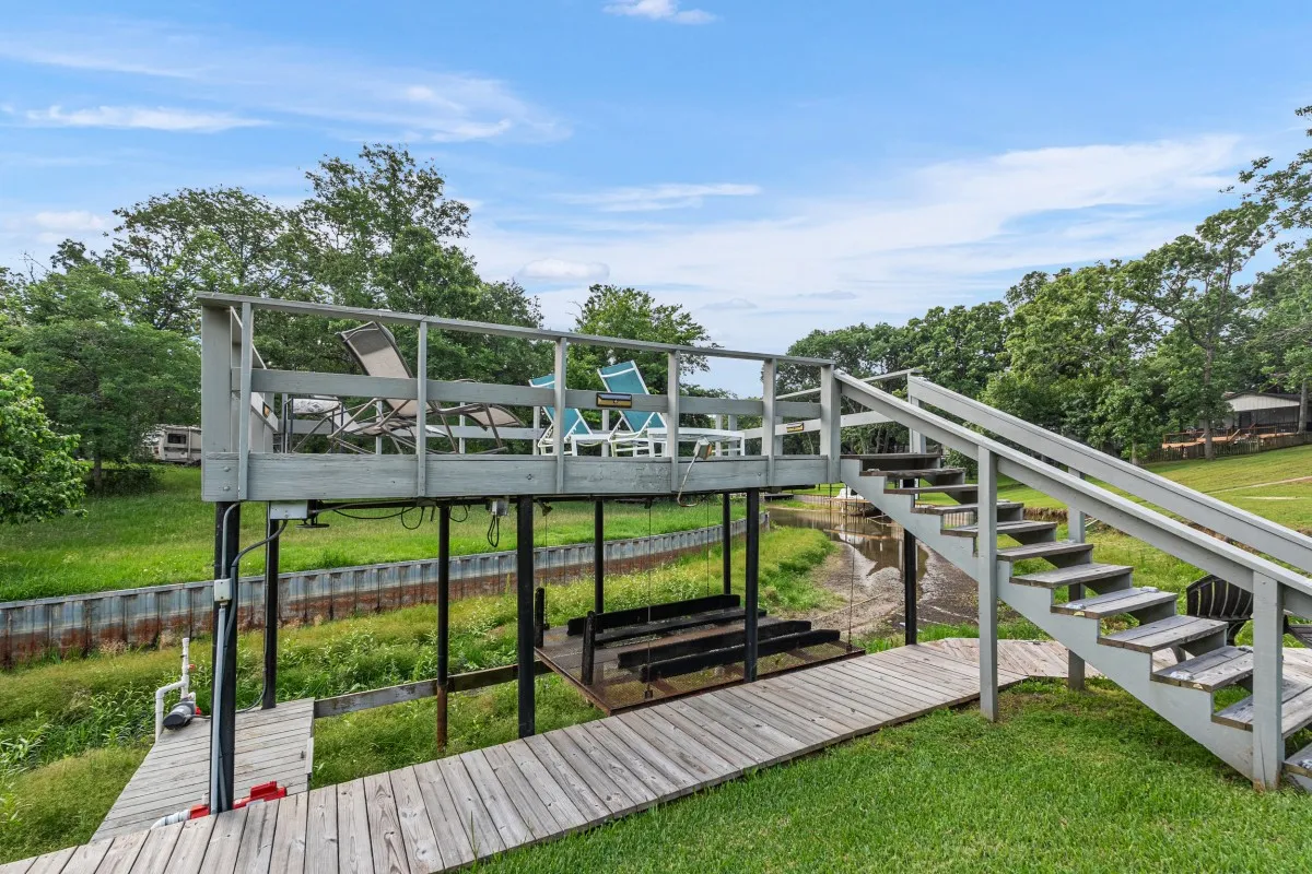 Single Family Residence For Sale in Henderson County , 1309 Utopia Court, Tool, Texas 75143, 2 Bedrooms, 1 Bathroom, Garage spaces, 816 Sqft, built in 1996, Price $374,500, mls#21266358, Real Estate Agent in Tool, Homes For Sale in Henderson county, Homes For Sale in Tool, Realtor in Tool Texas, Real Estate Brokerage Independent Realty Texas, Luminita Cordes Realtor