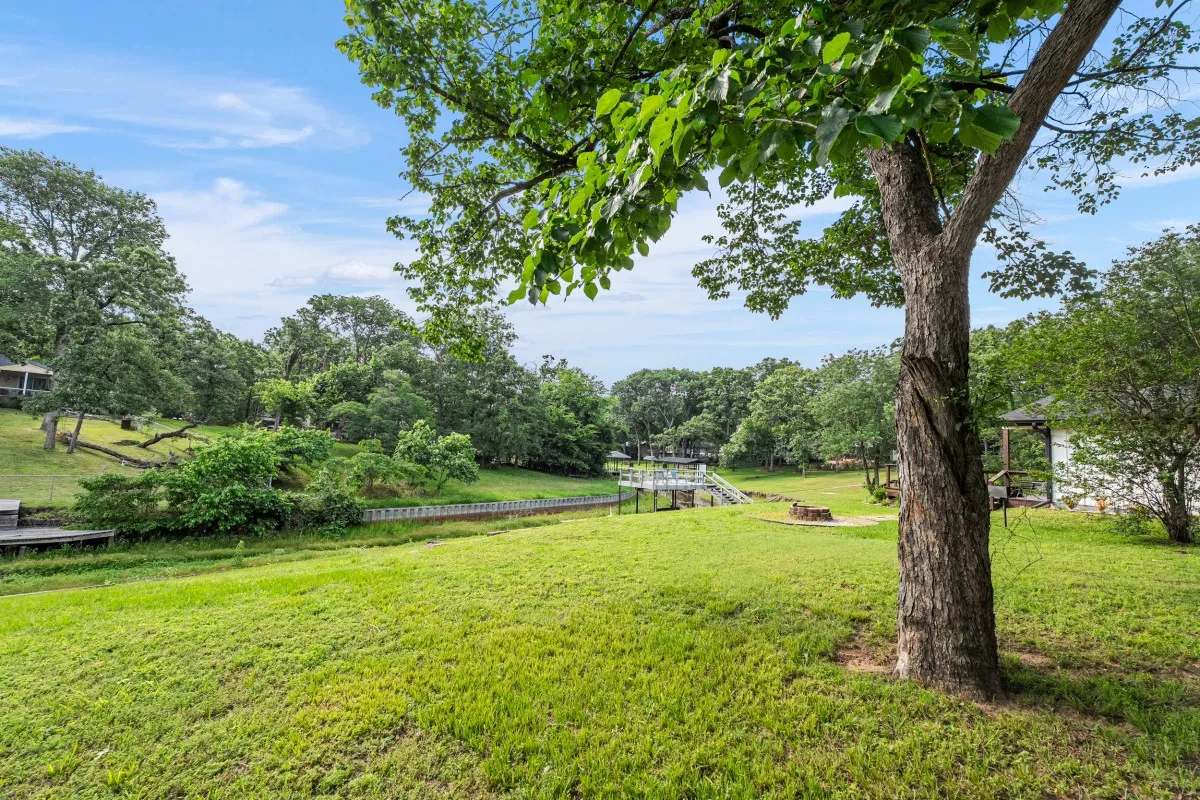 Single Family Residence For Sale in Henderson County , 1309 Utopia Court, Tool, Texas 75143, 2 Bedrooms, 1 Bathroom, Garage spaces, 816 Sqft, built in 1996, Price $374,500, mls#21266358, Real Estate Agent in Tool, Homes For Sale in Henderson county, Homes For Sale in Tool, Realtor in Tool Texas, Real Estate Brokerage Independent Realty Texas, Luminita Cordes Realtor