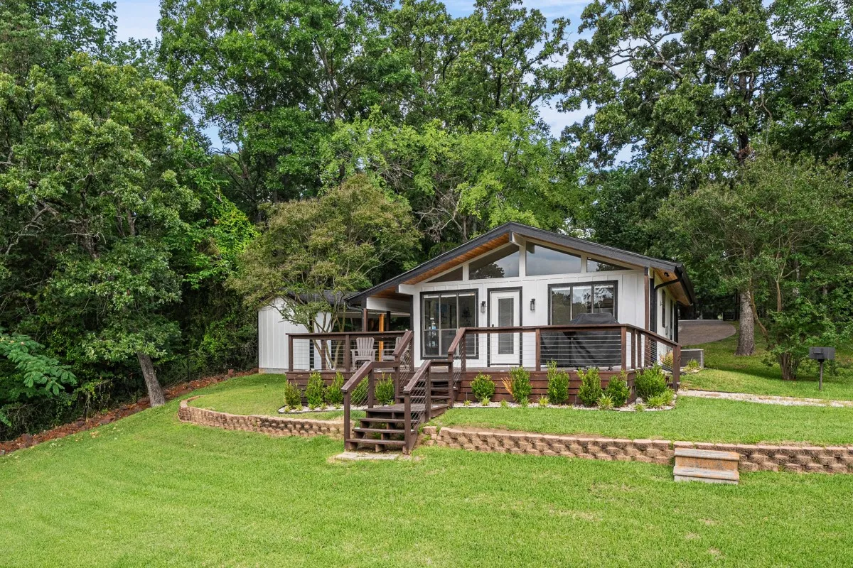 Single Family Residence For Sale in Henderson County , 1309 Utopia Court, Tool, Texas 75143, 2 Bedrooms, 1 Bathroom, Garage spaces, 816 Sqft, built in 1996, Price $374,500, mls#21266358, Real Estate Agent in Tool, Homes For Sale in Henderson county, Homes For Sale in Tool, Realtor in Tool Texas, Real Estate Brokerage Independent Realty Texas, Luminita Cordes Realtor