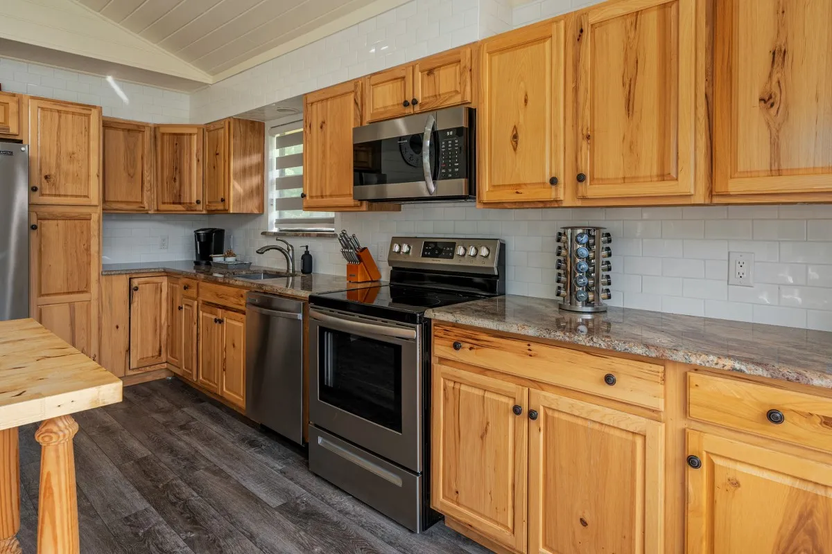 Single Family Residence For Sale in Henderson County , 1309 Utopia Court, Tool, Texas 75143, 2 Bedrooms, 1 Bathroom, Garage spaces, 816 Sqft, built in 1996, Price $374,500, mls#21266358, Real Estate Agent in Tool, Homes For Sale in Henderson county, Homes For Sale in Tool, Realtor in Tool Texas, Real Estate Brokerage Independent Realty Texas, Luminita Cordes Realtor