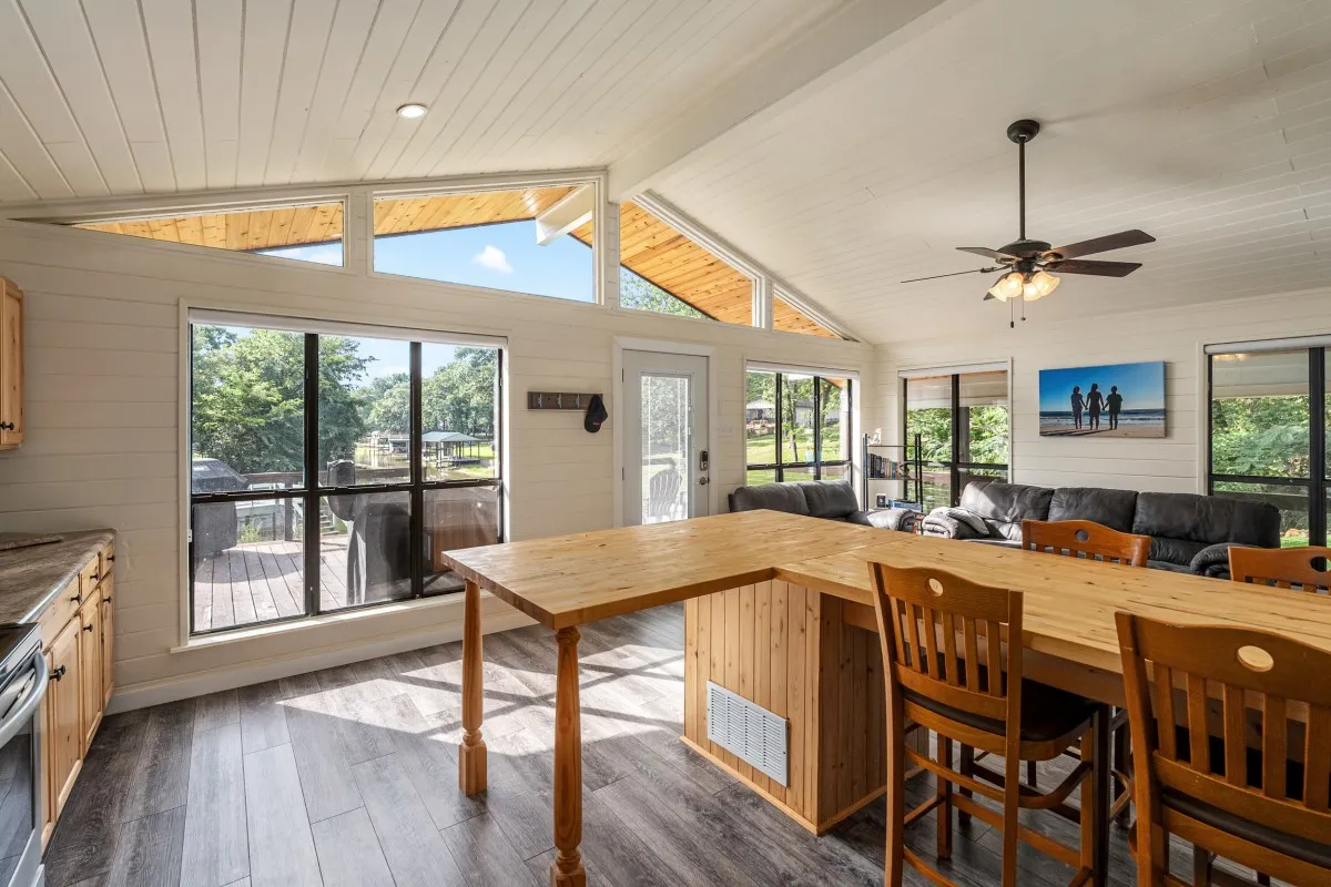 Single Family Residence For Sale in Henderson County , 1309 Utopia Court, Tool, Texas 75143, 2 Bedrooms, 1 Bathroom, Garage spaces, 816 Sqft, built in 1996, Price $374,500, mls#21266358, Real Estate Agent in Tool, Homes For Sale in Henderson county, Homes For Sale in Tool, Realtor in Tool Texas, Real Estate Brokerage Independent Realty Texas, Luminita Cordes Realtor