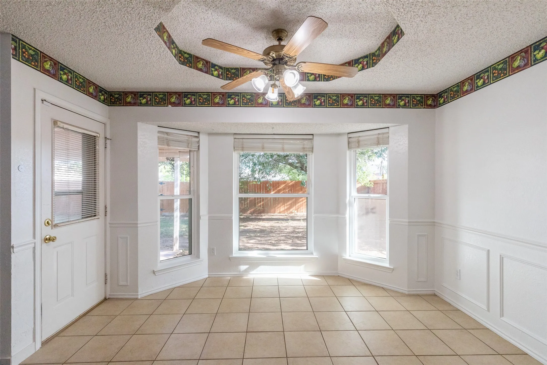 Single Family Residence For Sale in Taylor County , 5217 Western Plains Avenue, Abilene, Texas 79606, 4 Bedroom, 2 Bathroom, 2 Garage spaces, 1,883 Sqft, built in 1992, mls#21260914, Real Estate Agent in Abilene, Homes For Sale in Taylor county, Homes For Sale in Abilene, Realtor in Abilene Texas, Real Estate Brokerage Independent Realty Texas, Luminita Cordes Realtor