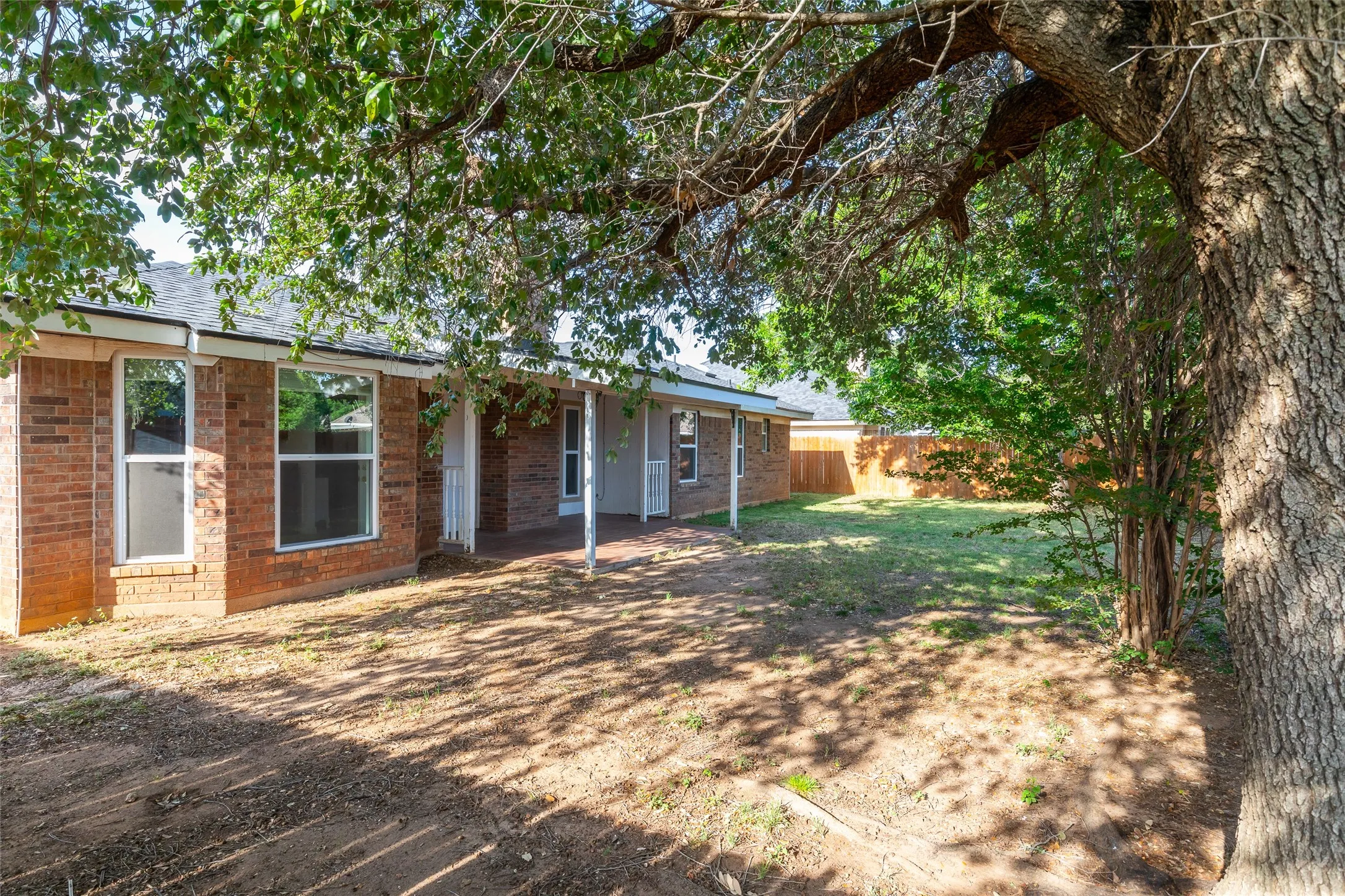 Single Family Residence For Sale in Taylor County , 5217 Western Plains Avenue, Abilene, Texas 79606, 4 Bedroom, 2 Bathroom, 2 Garage spaces, 1,883 Sqft, built in 1992, mls#21260914, Real Estate Agent in Abilene, Homes For Sale in Taylor county, Homes For Sale in Abilene, Realtor in Abilene Texas, Real Estate Brokerage Independent Realty Texas, Luminita Cordes Realtor