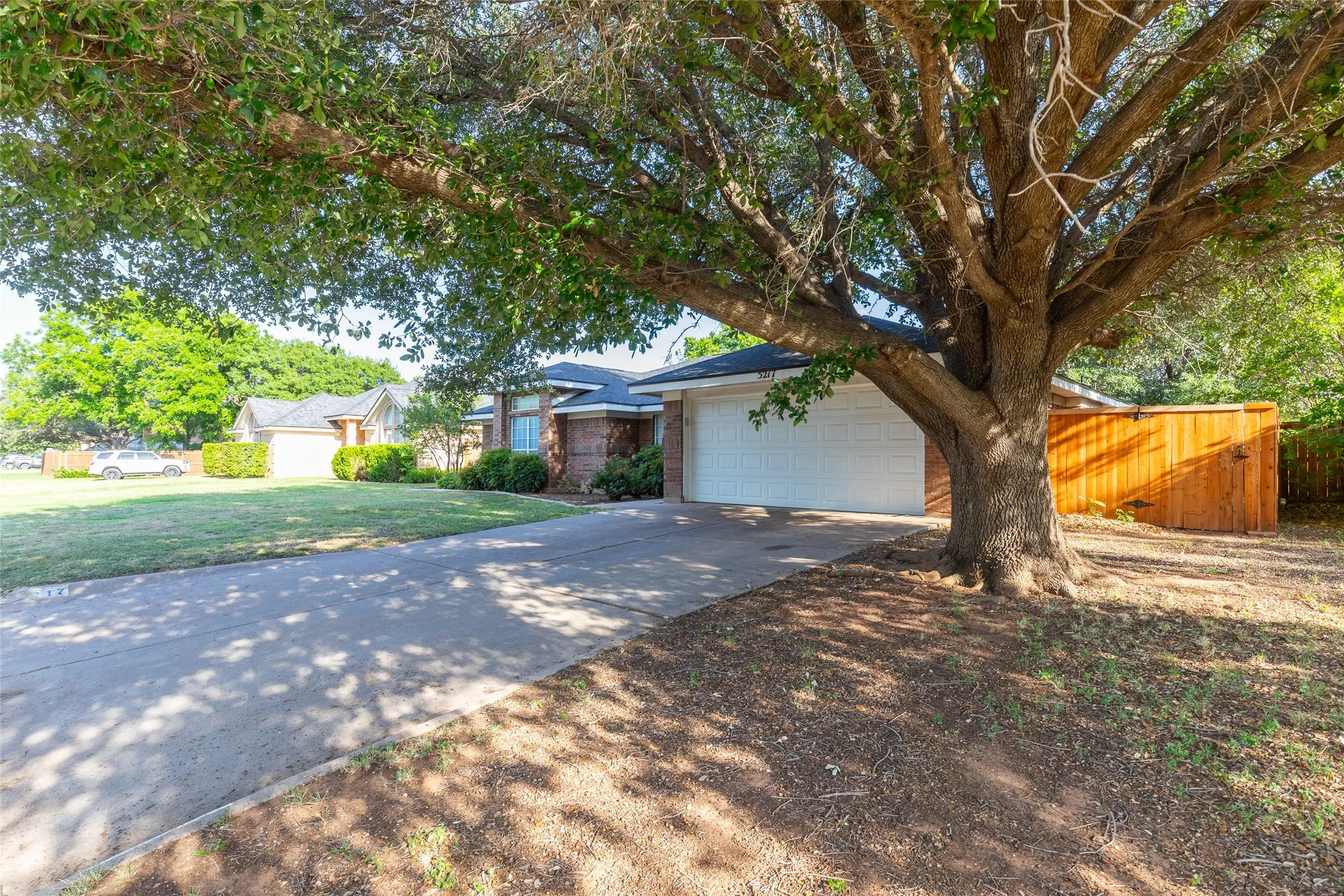 Single Family Residence For Sale in Taylor County , 5217 Western Plains Avenue, Abilene, Texas 79606, 4 Bedroom, 2 Bathroom, 2 Garage spaces, 1,883 Sqft, built in 1992, mls#21260914, Real Estate Agent in Abilene, Homes For Sale in Taylor county, Homes For Sale in Abilene, Realtor in Abilene Texas, Real Estate Brokerage Independent Realty Texas, Luminita Cordes Realtor