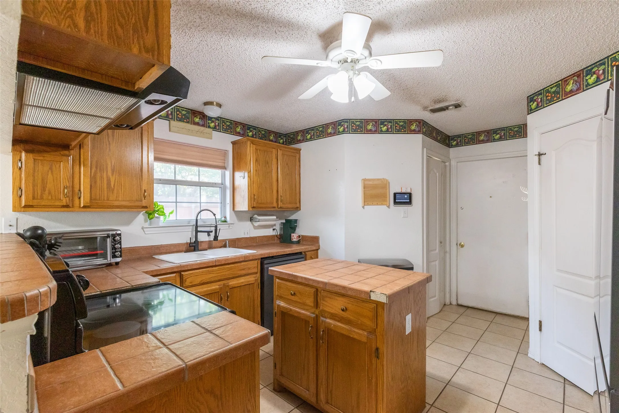 Single Family Residence For Sale in Taylor County , 5217 Western Plains Avenue, Abilene, Texas 79606, 4 Bedroom, 2 Bathroom, 2 Garage spaces, 1,883 Sqft, built in 1992, mls#21260914, Real Estate Agent in Abilene, Homes For Sale in Taylor county, Homes For Sale in Abilene, Realtor in Abilene Texas, Real Estate Brokerage Independent Realty Texas, Luminita Cordes Realtor