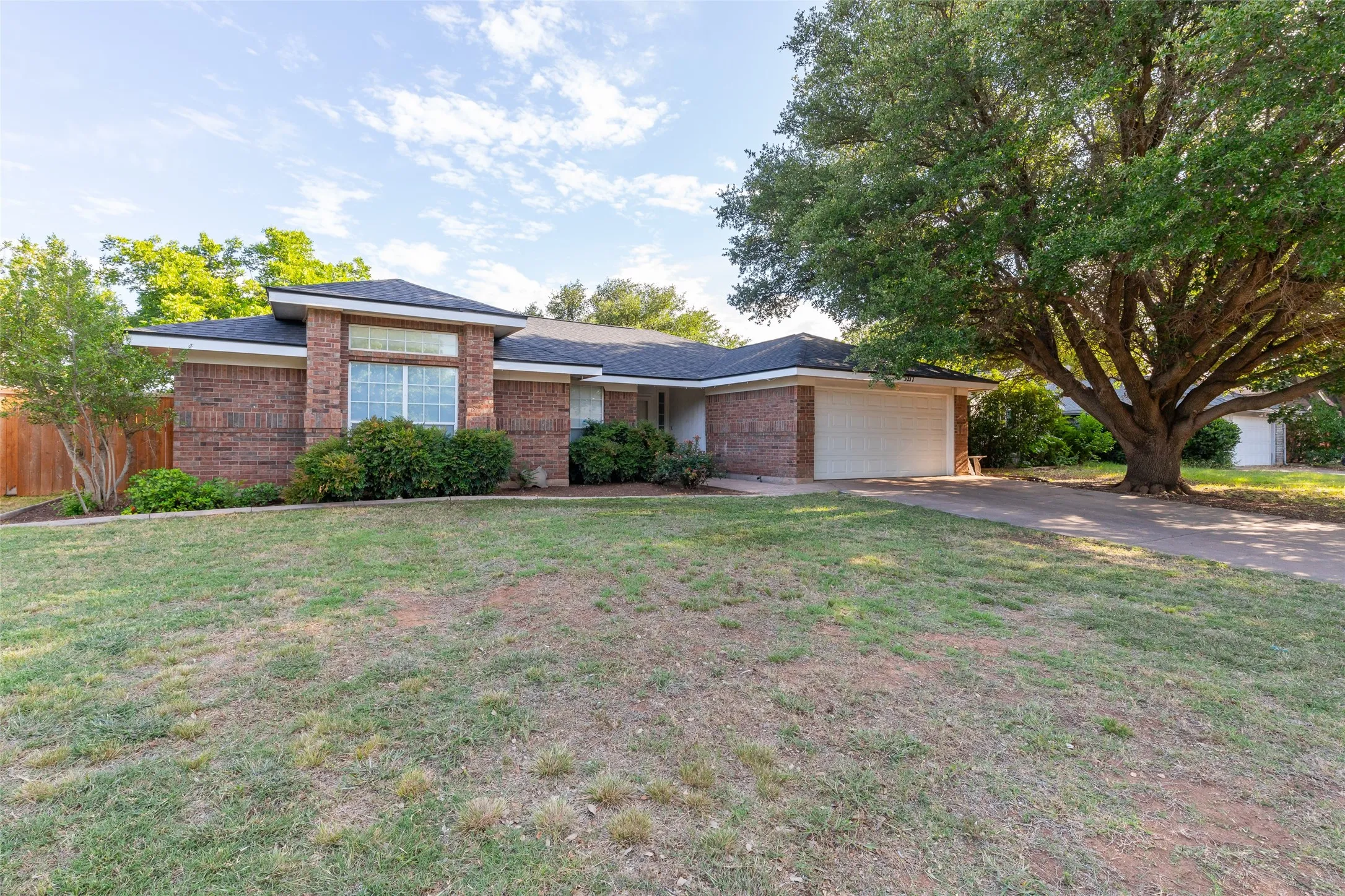 Single Family Residence For Sale in Taylor County , 5217 Western Plains Avenue, Abilene, Texas 79606, 4 Bedroom, 2 Bathroom, 2 Garage spaces, 1,883 Sqft, built in 1992, mls#21260914, Real Estate Agent in Abilene, Homes For Sale in Taylor county, Homes For Sale in Abilene, Realtor in Abilene Texas, Real Estate Brokerage Independent Realty Texas, Luminita Cordes Realtor