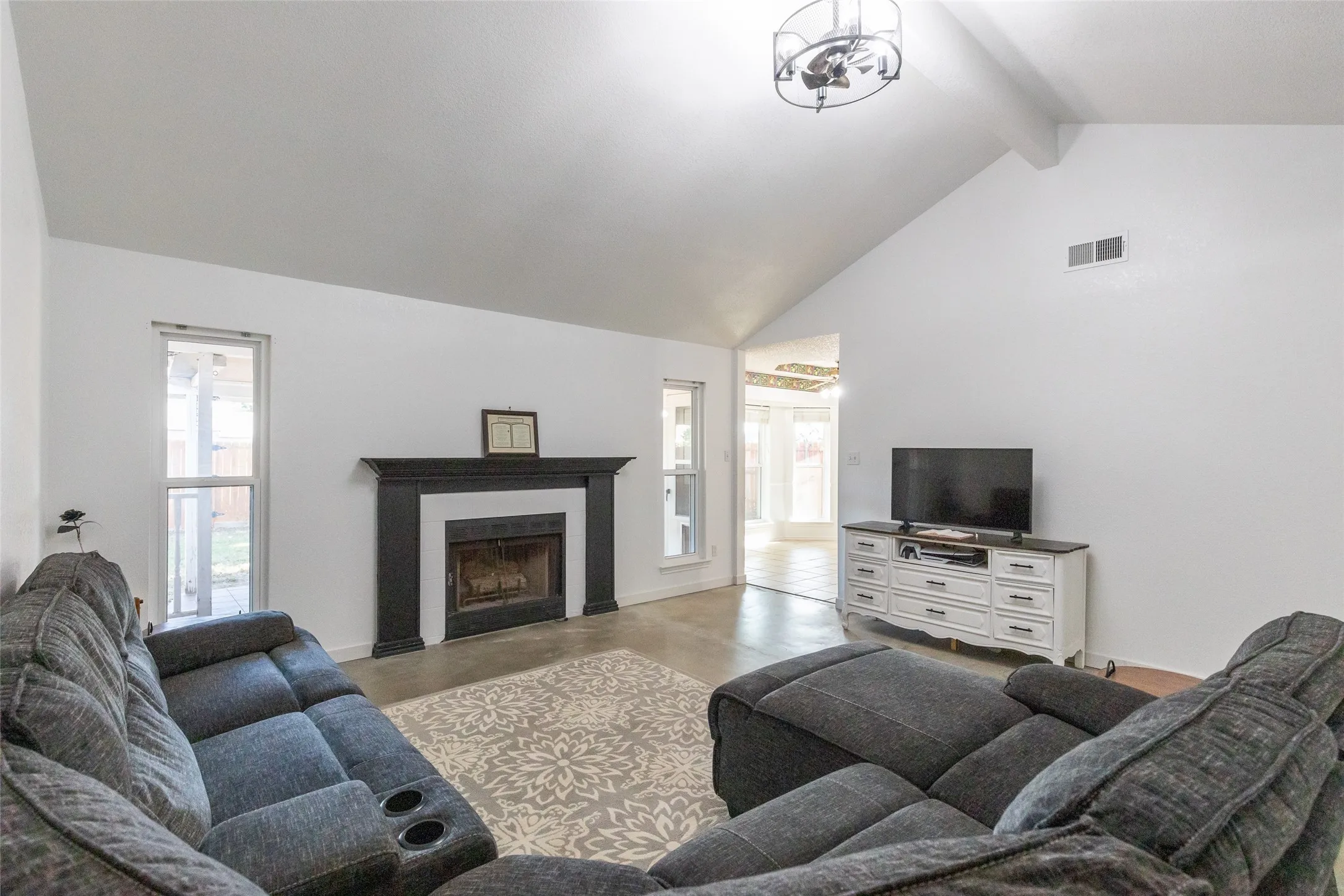 Single Family Residence For Sale in Taylor County , 5217 Western Plains Avenue, Abilene, Texas 79606, 4 Bedroom, 2 Bathroom, 2 Garage spaces, 1,883 Sqft, built in 1992, mls#21260914, Real Estate Agent in Abilene, Homes For Sale in Taylor county, Homes For Sale in Abilene, Realtor in Abilene Texas, Real Estate Brokerage Independent Realty Texas, Luminita Cordes Realtor