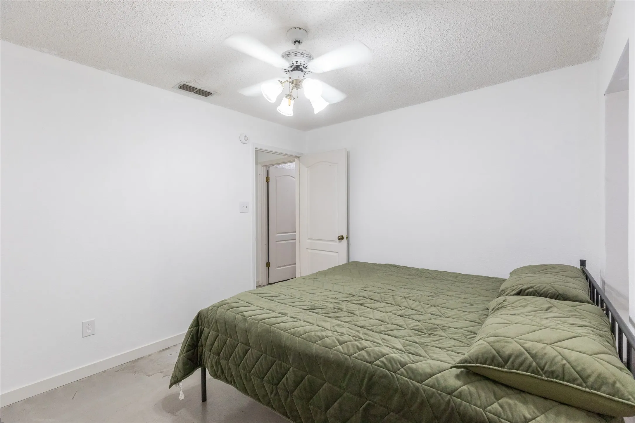 Single Family Residence For Sale in Taylor County , 5217 Western Plains Avenue, Abilene, Texas 79606, 4 Bedroom, 2 Bathroom, 2 Garage spaces, 1,883 Sqft, built in 1992, mls#21260914, Real Estate Agent in Abilene, Homes For Sale in Taylor county, Homes For Sale in Abilene, Realtor in Abilene Texas, Real Estate Brokerage Independent Realty Texas, Luminita Cordes Realtor