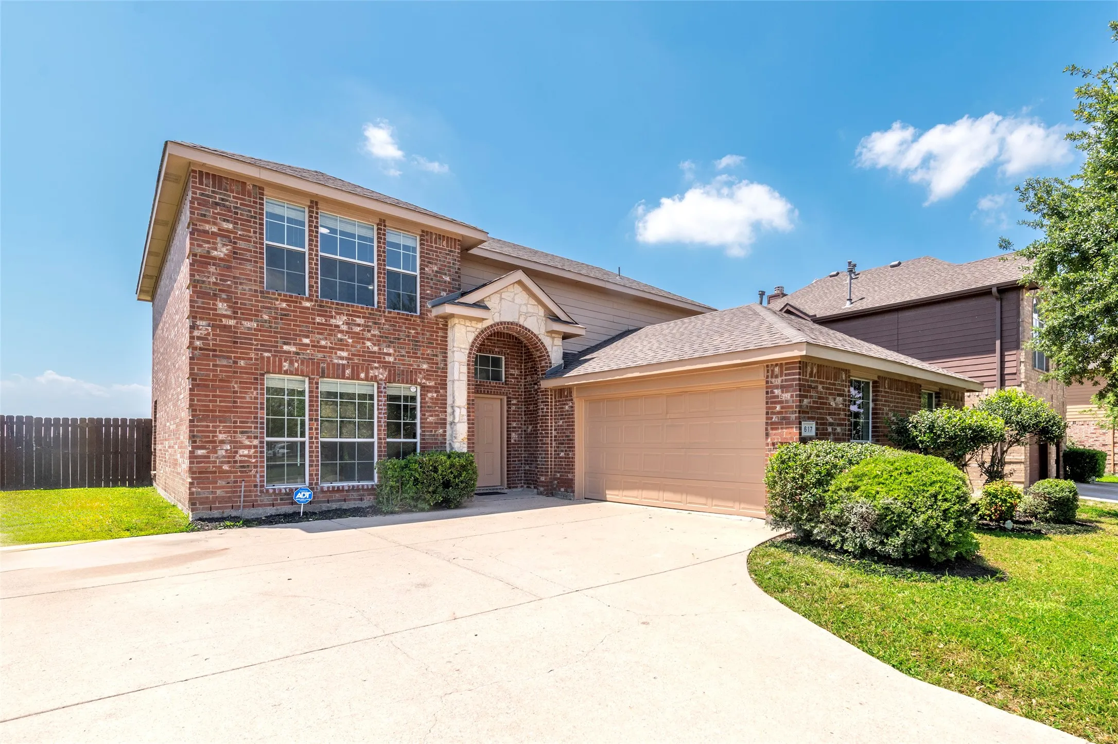 Single Family Residence For Sale in Kaufman County , 617 Marlee Drive, Forney, Texas 75126, 4 Bedroom, 3 Bathroom, 2 Garage spaces, 2,652 Sqft, built in 2006, mls#21181215, Real Estate Agent in Forney, Homes For Sale in Kaufman county, Homes For Sale in Forney, Realtor in Forney Texas, Real Estate Brokerage Independent Realty Texas, Luminita Cordes Realtor