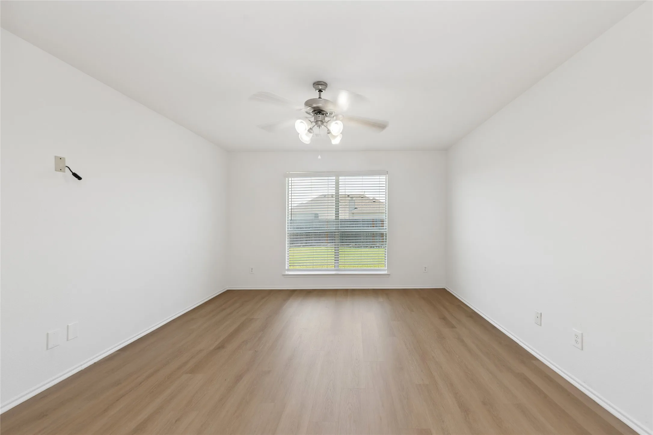 Single Family Residence For Sale in Kaufman County , 617 Marlee Drive, Forney, Texas 75126, 4 Bedroom, 3 Bathroom, 2 Garage spaces, 2,652 Sqft, built in 2006, mls#21181215, Real Estate Agent in Forney, Homes For Sale in Kaufman county, Homes For Sale in Forney, Realtor in Forney Texas, Real Estate Brokerage Independent Realty Texas, Luminita Cordes Realtor