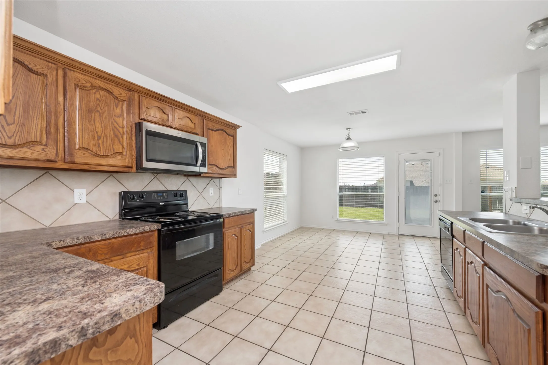 Single Family Residence For Sale in Kaufman County , 617 Marlee Drive, Forney, Texas 75126, 4 Bedroom, 3 Bathroom, 2 Garage spaces, 2,652 Sqft, built in 2006, mls#21181215, Real Estate Agent in Forney, Homes For Sale in Kaufman county, Homes For Sale in Forney, Realtor in Forney Texas, Real Estate Brokerage Independent Realty Texas, Luminita Cordes Realtor