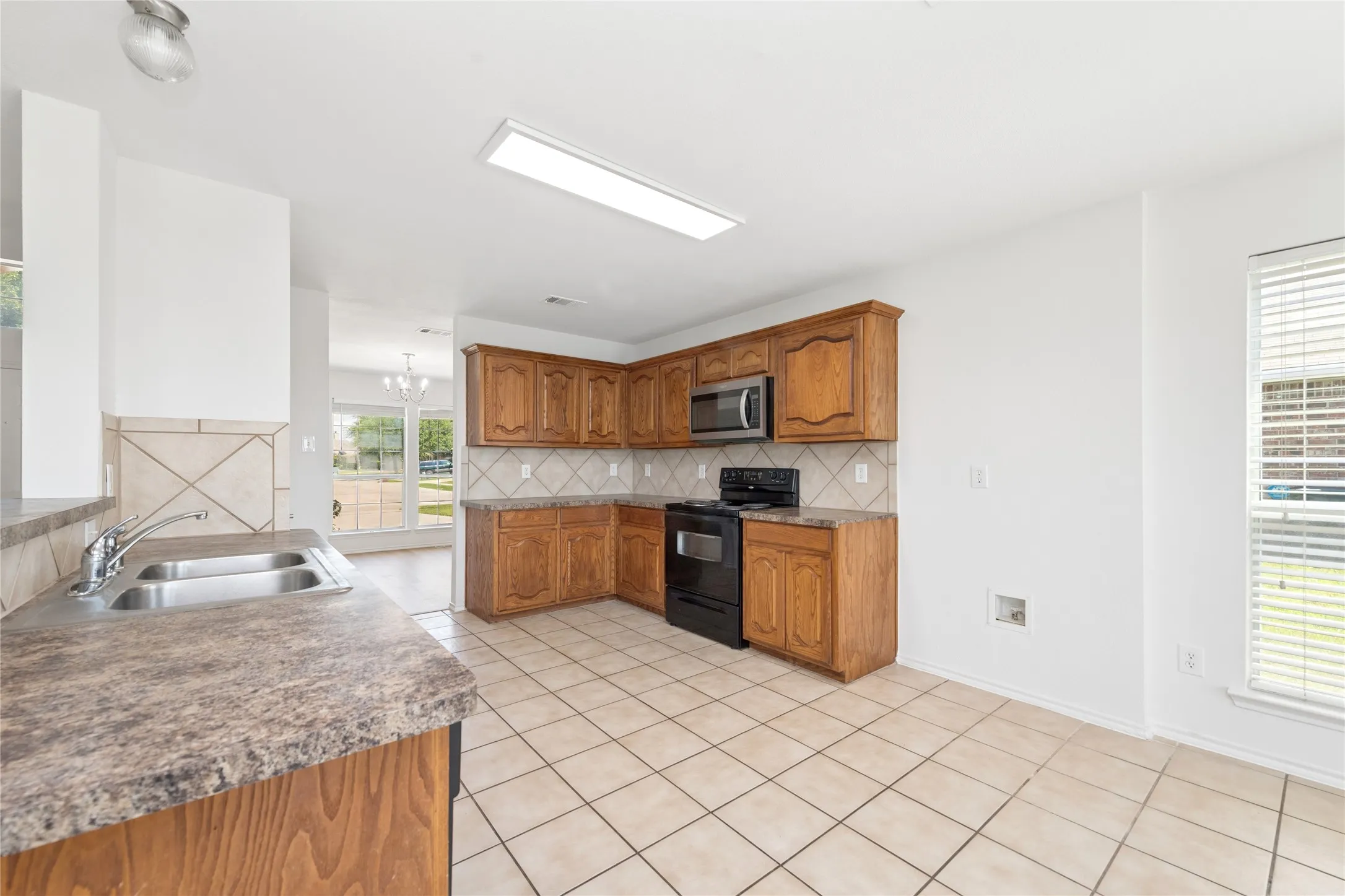 Single Family Residence For Sale in Kaufman County , 617 Marlee Drive, Forney, Texas 75126, 4 Bedroom, 3 Bathroom, 2 Garage spaces, 2,652 Sqft, built in 2006, mls#21181215, Real Estate Agent in Forney, Homes For Sale in Kaufman county, Homes For Sale in Forney, Realtor in Forney Texas, Real Estate Brokerage Independent Realty Texas, Luminita Cordes Realtor