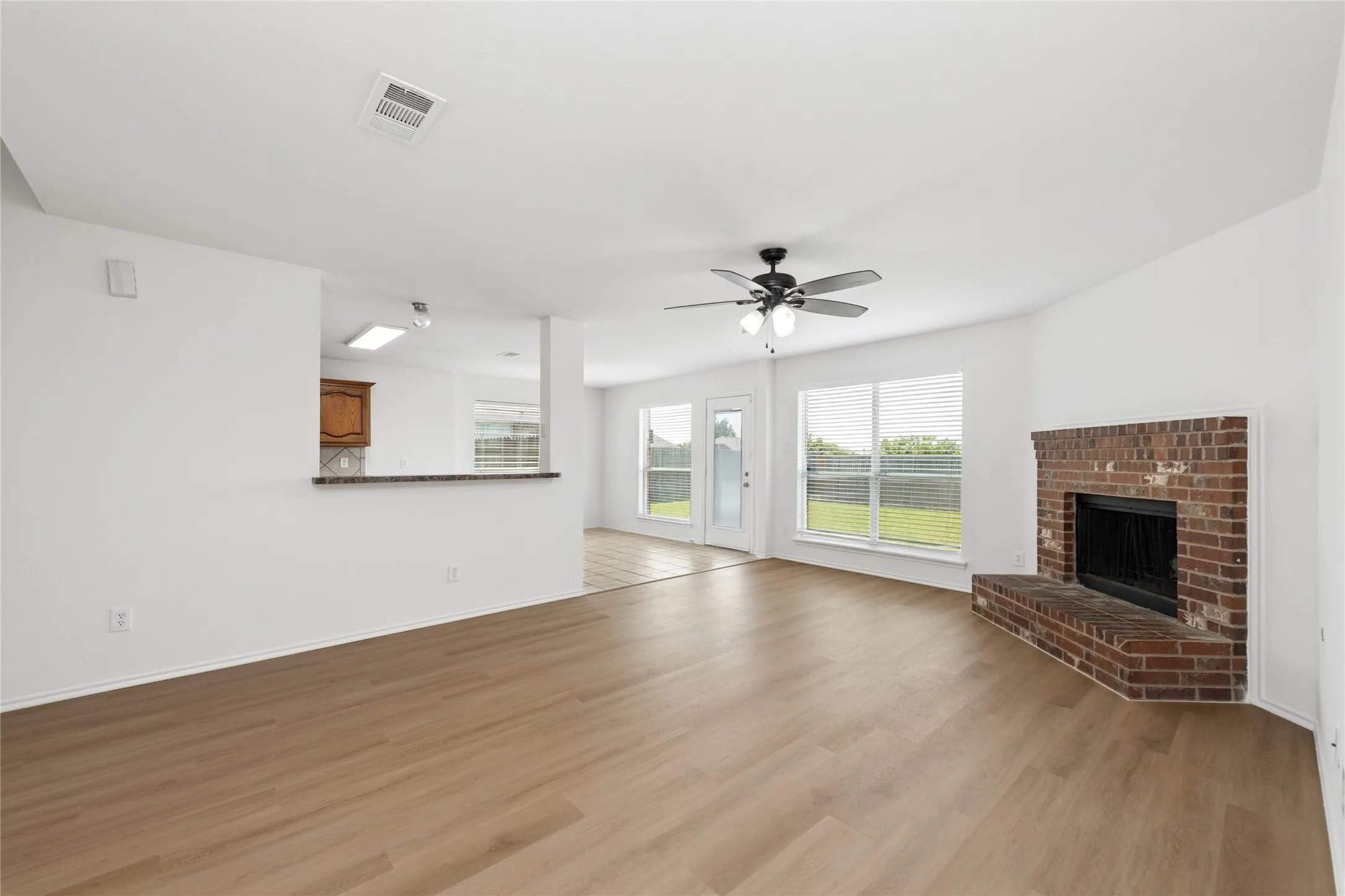 Single Family Residence For Sale in Kaufman County , 617 Marlee Drive, Forney, Texas 75126, 4 Bedroom, 3 Bathroom, 2 Garage spaces, 2,652 Sqft, built in 2006, mls#21181215, Real Estate Agent in Forney, Homes For Sale in Kaufman county, Homes For Sale in Forney, Realtor in Forney Texas, Real Estate Brokerage Independent Realty Texas, Luminita Cordes Realtor