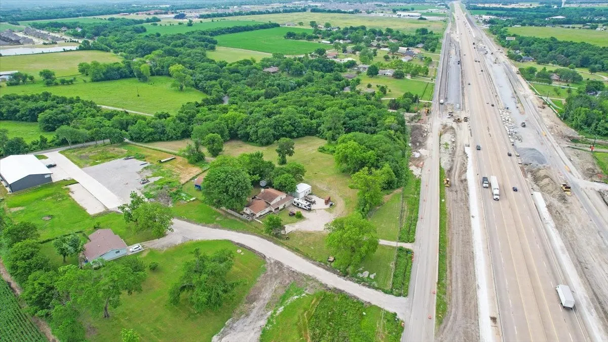 Unimproved Land For Sale in Grayson County , 14564 US Highway 75, Van Alstyne, Texas 75495, 0, 0, Garage spaces, 0 Sqft, built in 1969, Price $3,500,000, mls#21265723, Real Estate Agent in Van Alstyne, Homes For Sale in Grayson county, Homes For Sale in Van Alstyne, Realtor in Van Alstyne Texas, Real Estate Brokerage Independent Realty Texas, Luminita Cordes Realtor