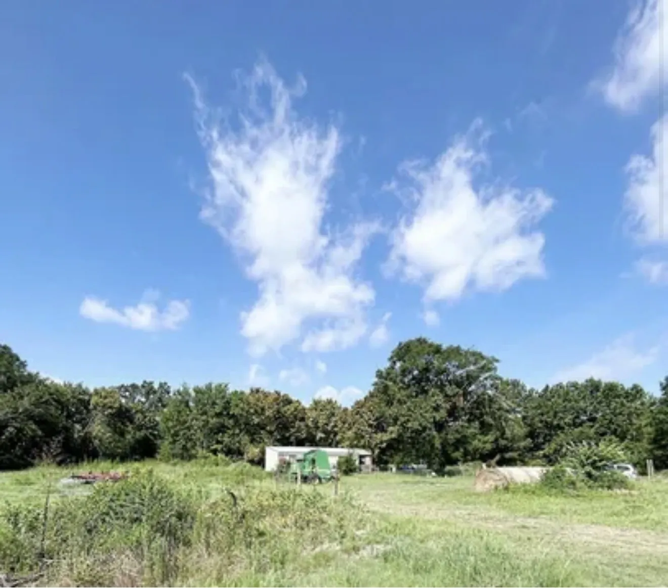 Mobile Home For Sale in Houston County , 4570 S US Hwy 287, Crockett, Texas 75835, 2 Bedroom, 2 Bathroom, Garage spaces, 1,120 Sqft, built in 1982, mls#21265852, Real Estate Agent in Crockett, Homes For Sale in Houston county, Homes For Sale in Crockett, Realtor in Crockett Texas, Real Estate Brokerage Independent Realty Texas, Luminita Cordes Realtor