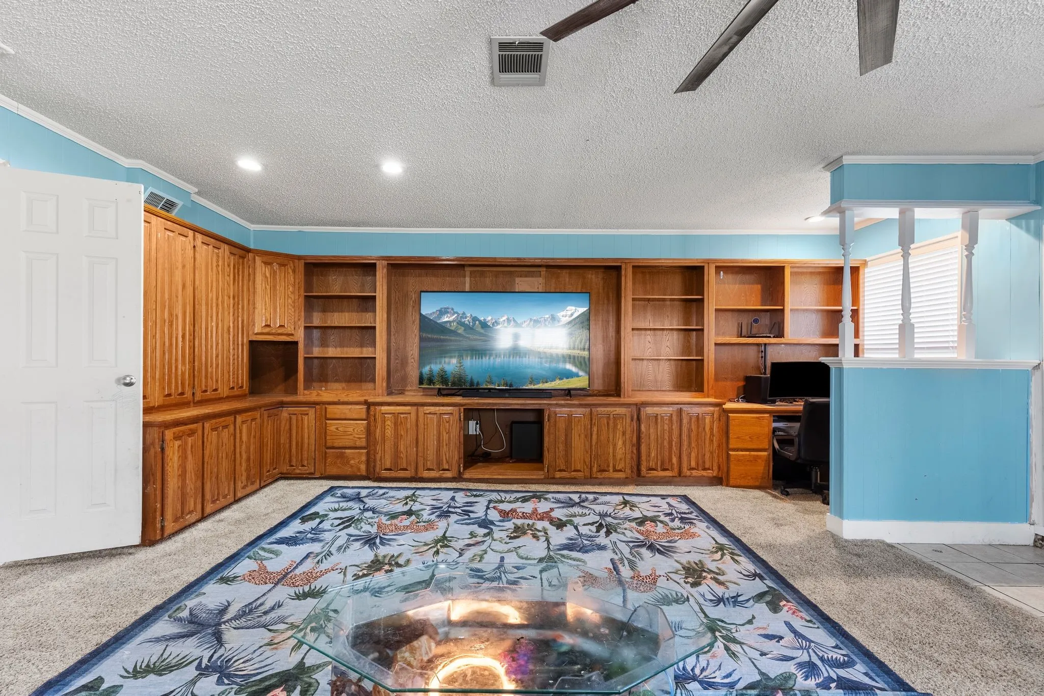 Single Family Residence For Sale in Hunt County , 11800 Hallmark Street, Greenville, Texas 75402, 4 Bedroom, 2 Bathroom, Garage spaces, 2,319 Sqft, built in 1980, mls#21262957, Real Estate Agent in Greenville, Homes For Sale in Hunt county, Homes For Sale in Greenville, Realtor in Greenville Texas, Real Estate Brokerage Independent Realty Texas, Luminita Cordes Realtor