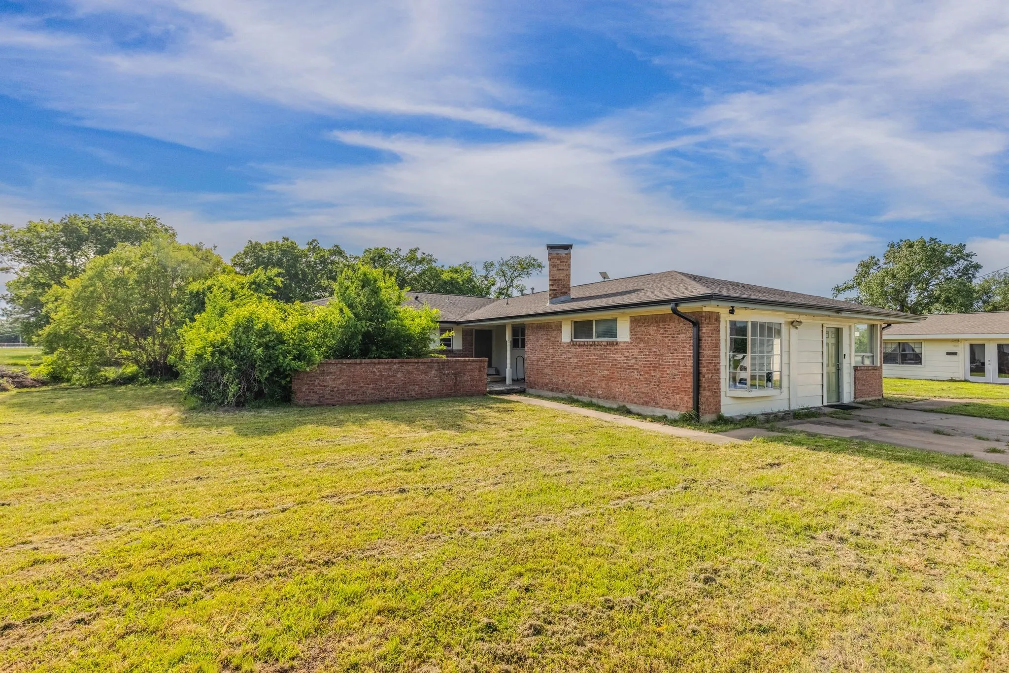 Single Family Residence For Sale in Hunt County , 11800 Hallmark Street, Greenville, Texas 75402, 4 Bedroom, 2 Bathroom, Garage spaces, 2,319 Sqft, built in 1980, mls#21262957, Real Estate Agent in Greenville, Homes For Sale in Hunt county, Homes For Sale in Greenville, Realtor in Greenville Texas, Real Estate Brokerage Independent Realty Texas, Luminita Cordes Realtor