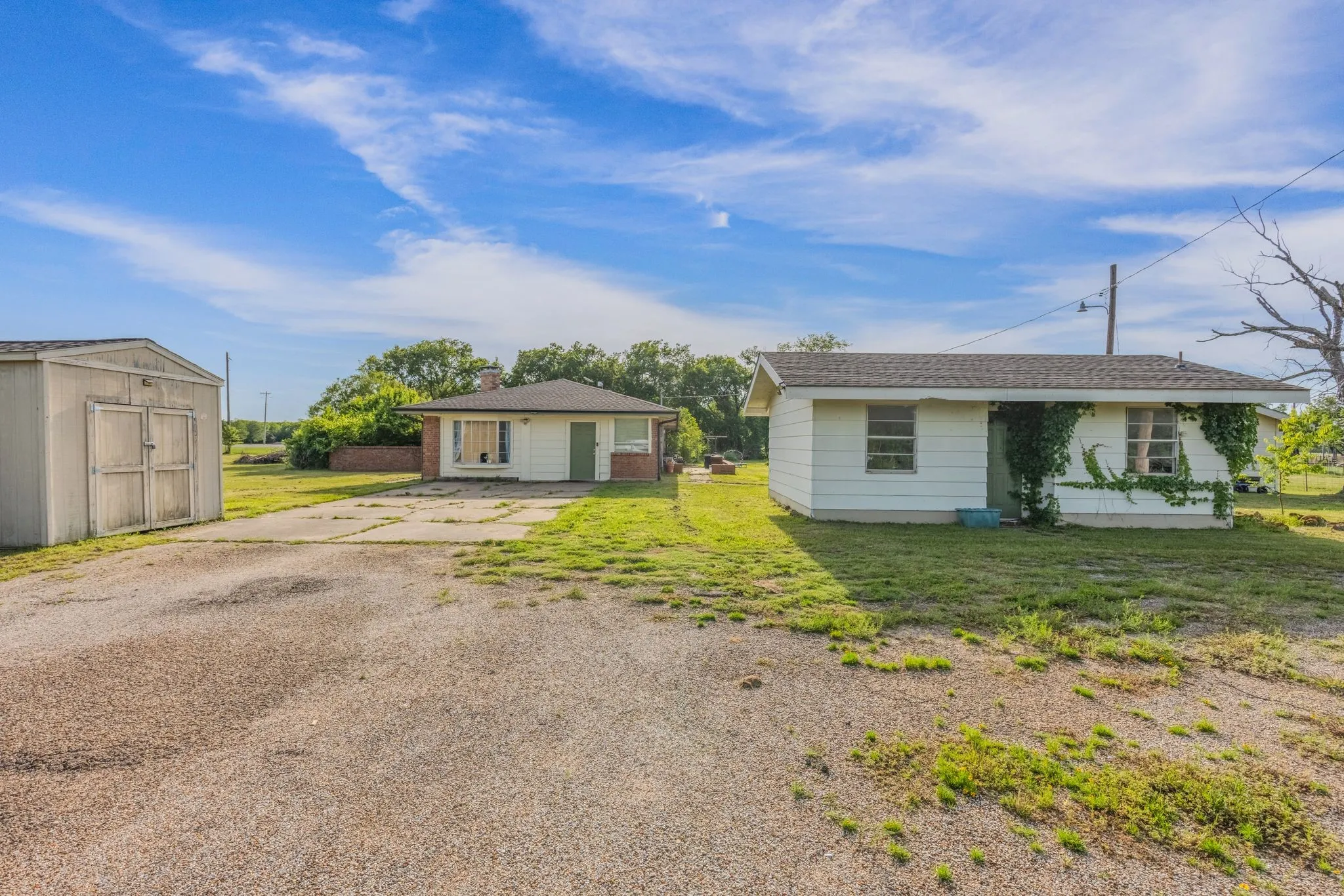 Single Family Residence For Sale in Hunt County , 11800 Hallmark Street, Greenville, Texas 75402, 4 Bedroom, 2 Bathroom, Garage spaces, 2,319 Sqft, built in 1980, mls#21262957, Real Estate Agent in Greenville, Homes For Sale in Hunt county, Homes For Sale in Greenville, Realtor in Greenville Texas, Real Estate Brokerage Independent Realty Texas, Luminita Cordes Realtor