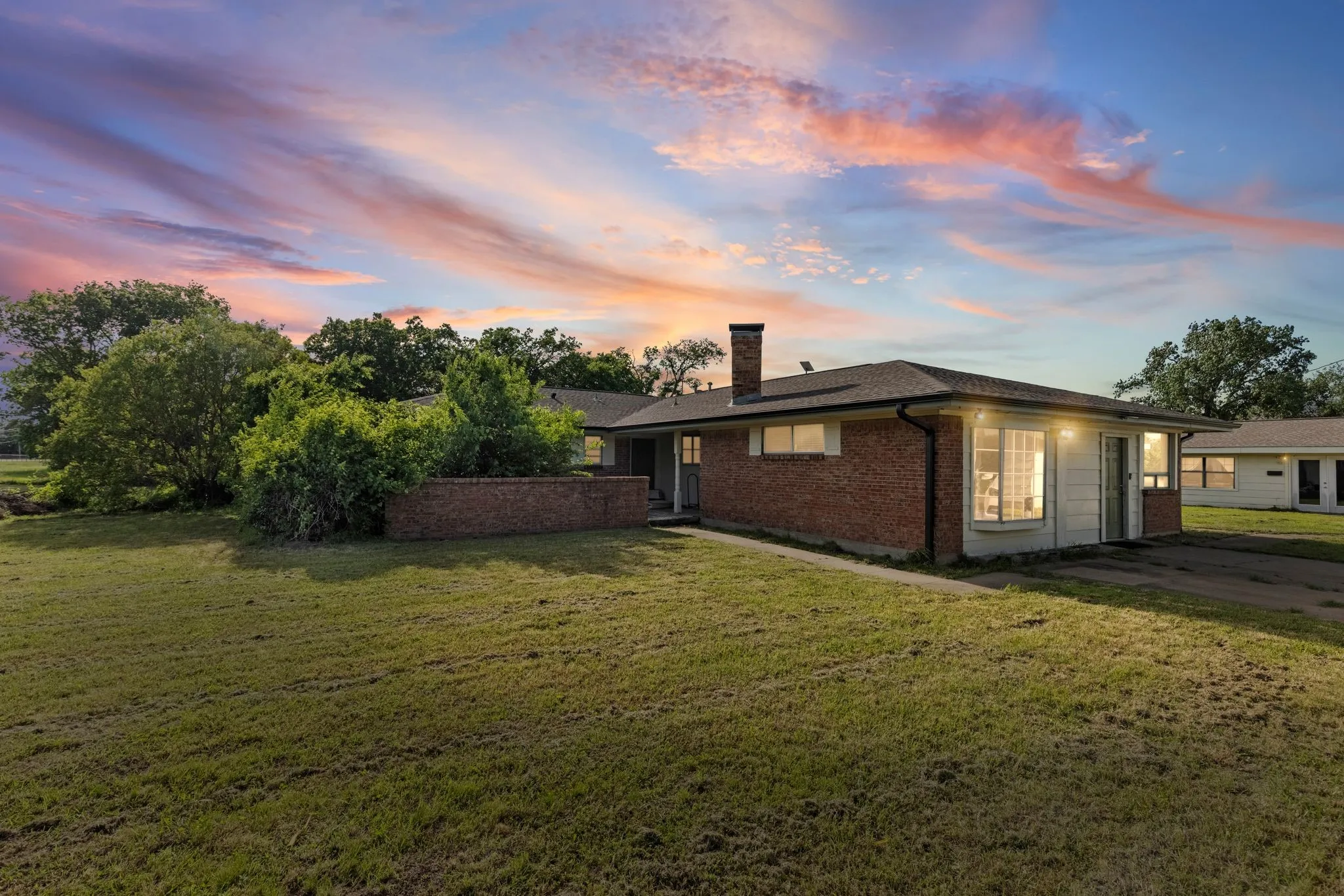 Single Family Residence For Sale in Hunt County , 11800 Hallmark Street, Greenville, Texas 75402, 4 Bedroom, 2 Bathroom, Garage spaces, 2,319 Sqft, built in 1980, mls#21262957, Real Estate Agent in Greenville, Homes For Sale in Hunt county, Homes For Sale in Greenville, Realtor in Greenville Texas, Real Estate Brokerage Independent Realty Texas, Luminita Cordes Realtor