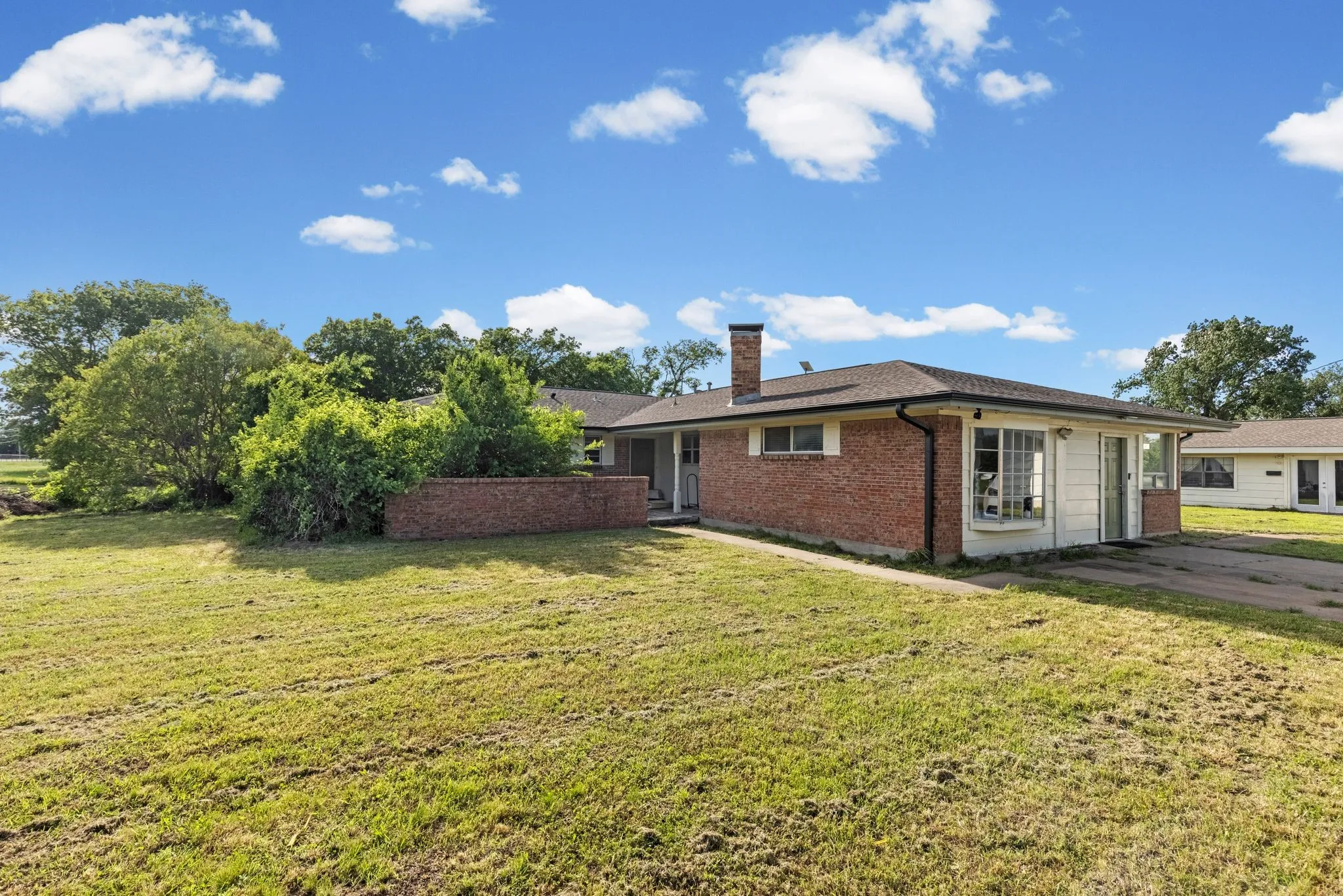 Single Family Residence For Sale in Hunt County , 11800 Hallmark Street, Greenville, Texas 75402, 4 Bedroom, 2 Bathroom, Garage spaces, 2,319 Sqft, built in 1980, mls#21262957, Real Estate Agent in Greenville, Homes For Sale in Hunt county, Homes For Sale in Greenville, Realtor in Greenville Texas, Real Estate Brokerage Independent Realty Texas, Luminita Cordes Realtor
