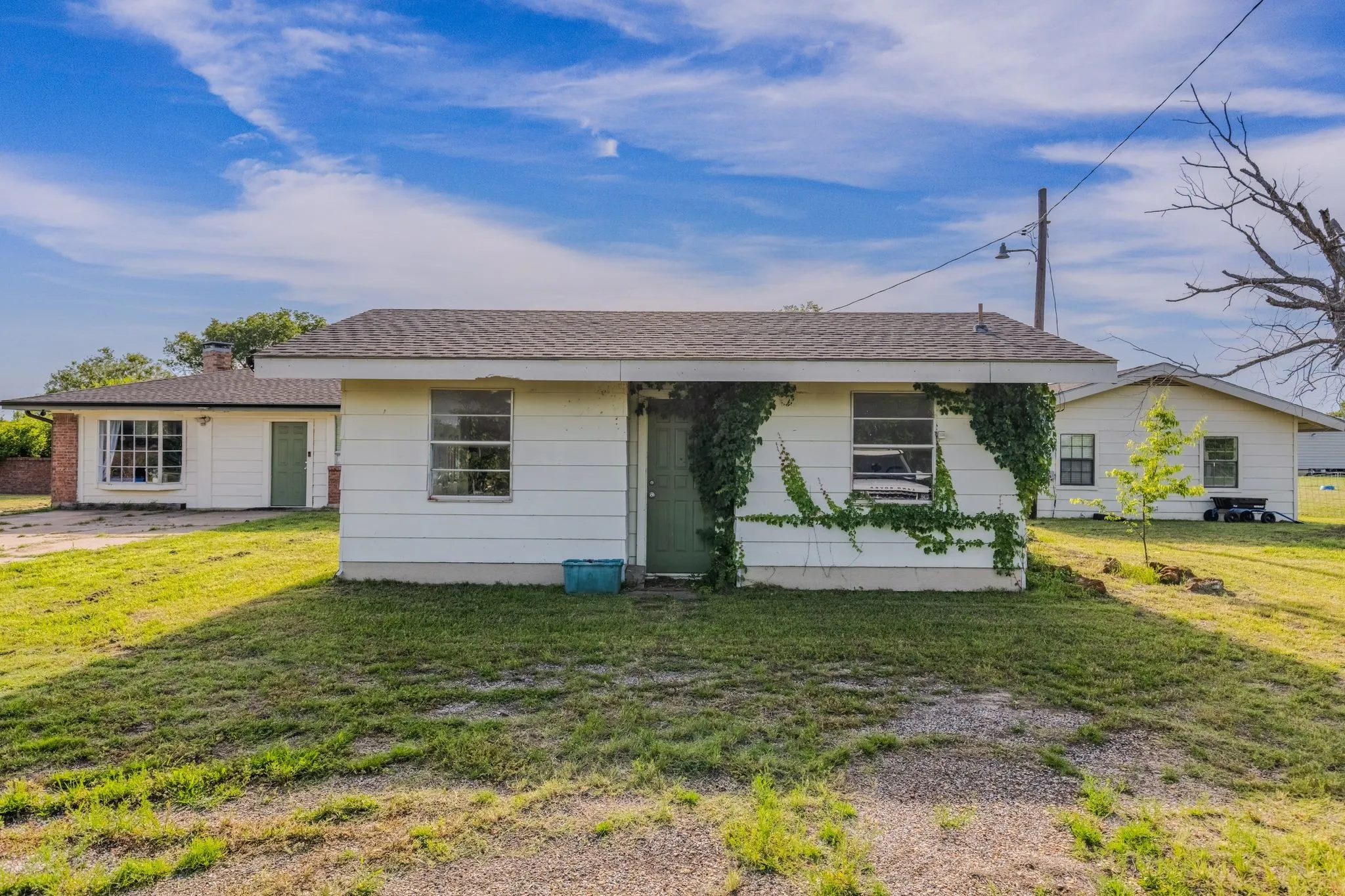 Single Family Residence For Sale in Hunt County , 11800 Hallmark Street, Greenville, Texas 75402, 4 Bedroom, 2 Bathroom, Garage spaces, 2,319 Sqft, built in 1980, mls#21262957, Real Estate Agent in Greenville, Homes For Sale in Hunt county, Homes For Sale in Greenville, Realtor in Greenville Texas, Real Estate Brokerage Independent Realty Texas, Luminita Cordes Realtor