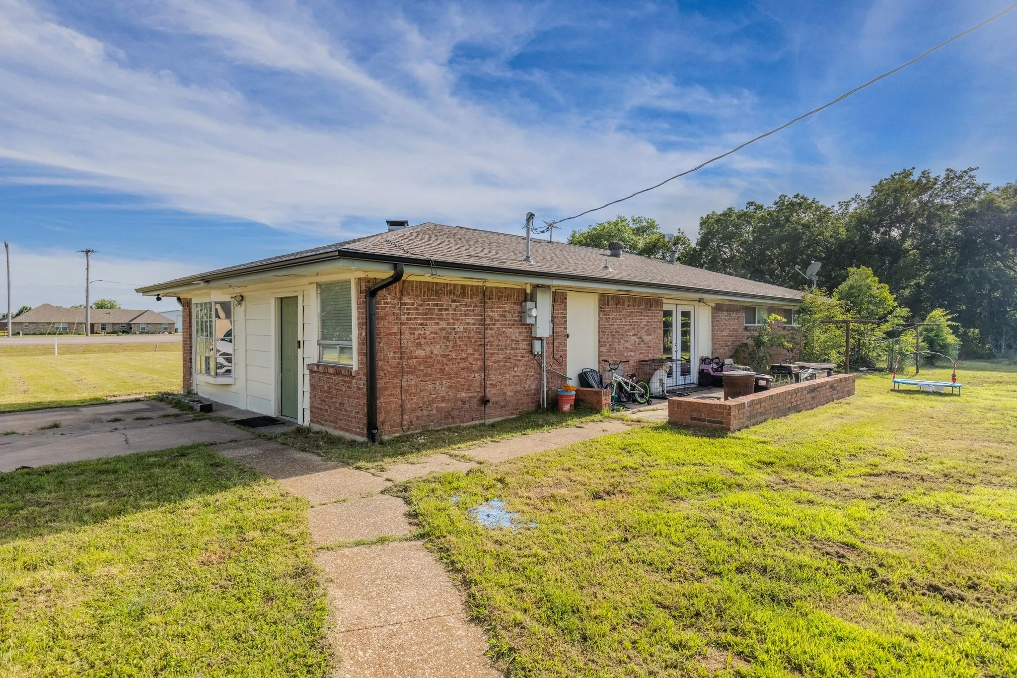 Single Family Residence For Sale in Hunt County , 11800 Hallmark Street, Greenville, Texas 75402, 4 Bedroom, 2 Bathroom, Garage spaces, 2,319 Sqft, built in 1980, mls#21262957, Real Estate Agent in Greenville, Homes For Sale in Hunt county, Homes For Sale in Greenville, Realtor in Greenville Texas, Real Estate Brokerage Independent Realty Texas, Luminita Cordes Realtor