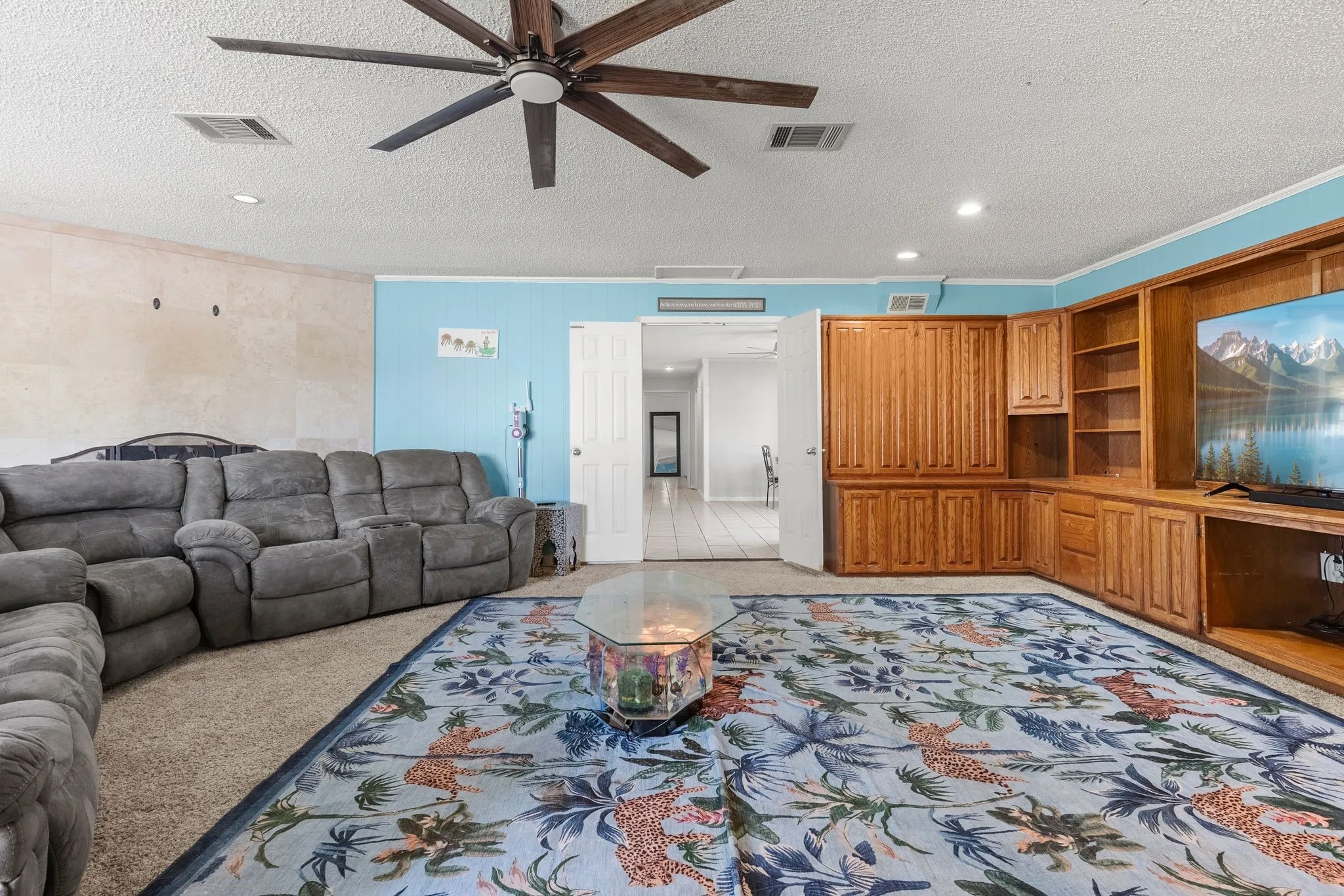 Single Family Residence For Sale in Hunt County , 11800 Hallmark Street, Greenville, Texas 75402, 4 Bedroom, 2 Bathroom, Garage spaces, 2,319 Sqft, built in 1980, mls#21262957, Real Estate Agent in Greenville, Homes For Sale in Hunt county, Homes For Sale in Greenville, Realtor in Greenville Texas, Real Estate Brokerage Independent Realty Texas, Luminita Cordes Realtor