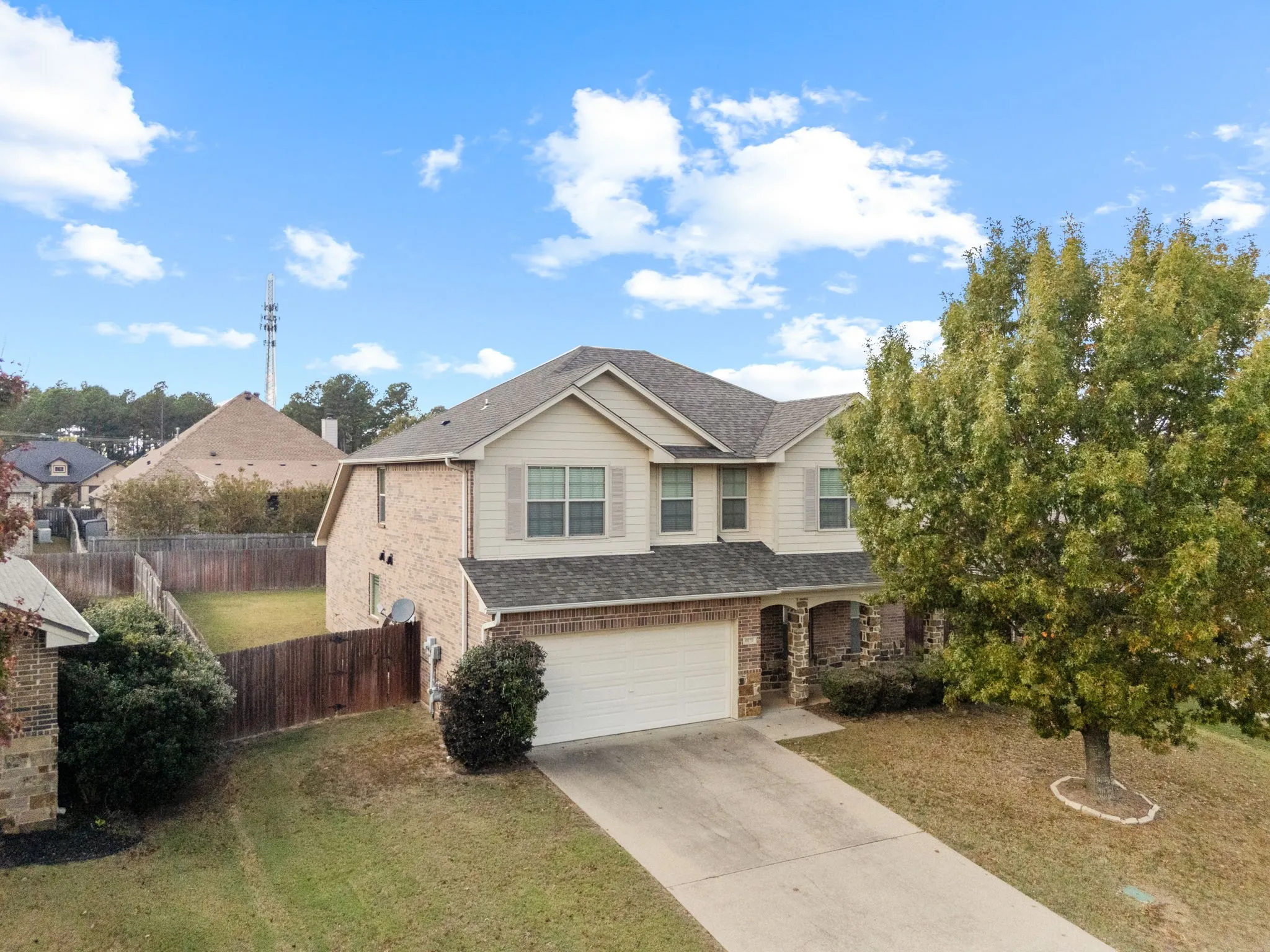 Single Family Residence For Sale in Smith County , 6679 Lacebark Circle, Tyler, Texas 75703, 5 Bedroom, 4 Bathroom, 2 Garage spaces, 2,905 Sqft, built in 2008, mls#21266444, Real Estate Agent in Tyler, Homes For Sale in Smith county, Homes For Sale in Tyler, Realtor in Tyler Texas, Real Estate Brokerage Independent Realty Texas, Luminita Cordes Realtor