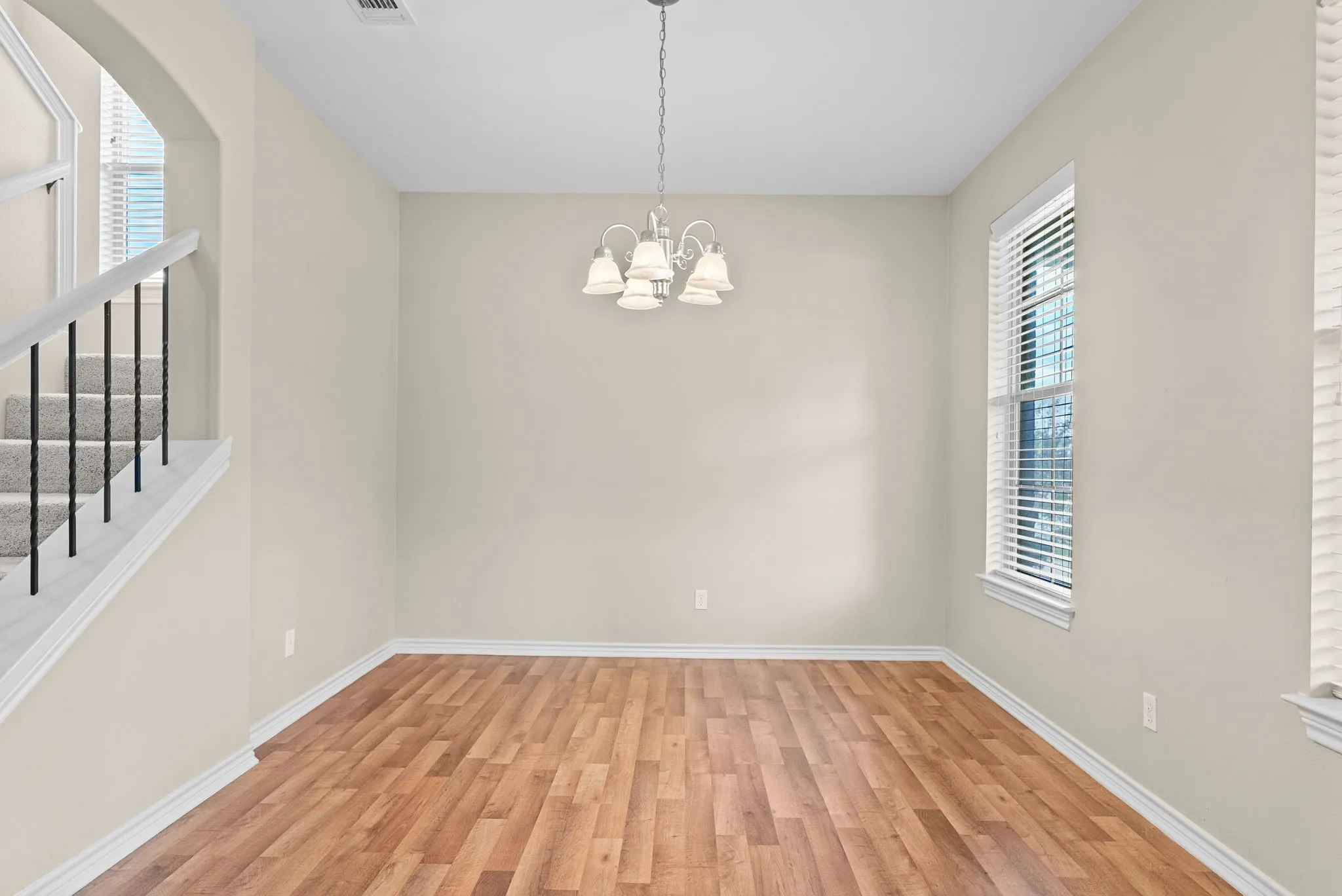 Single Family Residence For Sale in Smith County , 6679 Lacebark Circle, Tyler, Texas 75703, 5 Bedroom, 4 Bathroom, 2 Garage spaces, 2,905 Sqft, built in 2008, mls#21266444, Real Estate Agent in Tyler, Homes For Sale in Smith county, Homes For Sale in Tyler, Realtor in Tyler Texas, Real Estate Brokerage Independent Realty Texas, Luminita Cordes Realtor