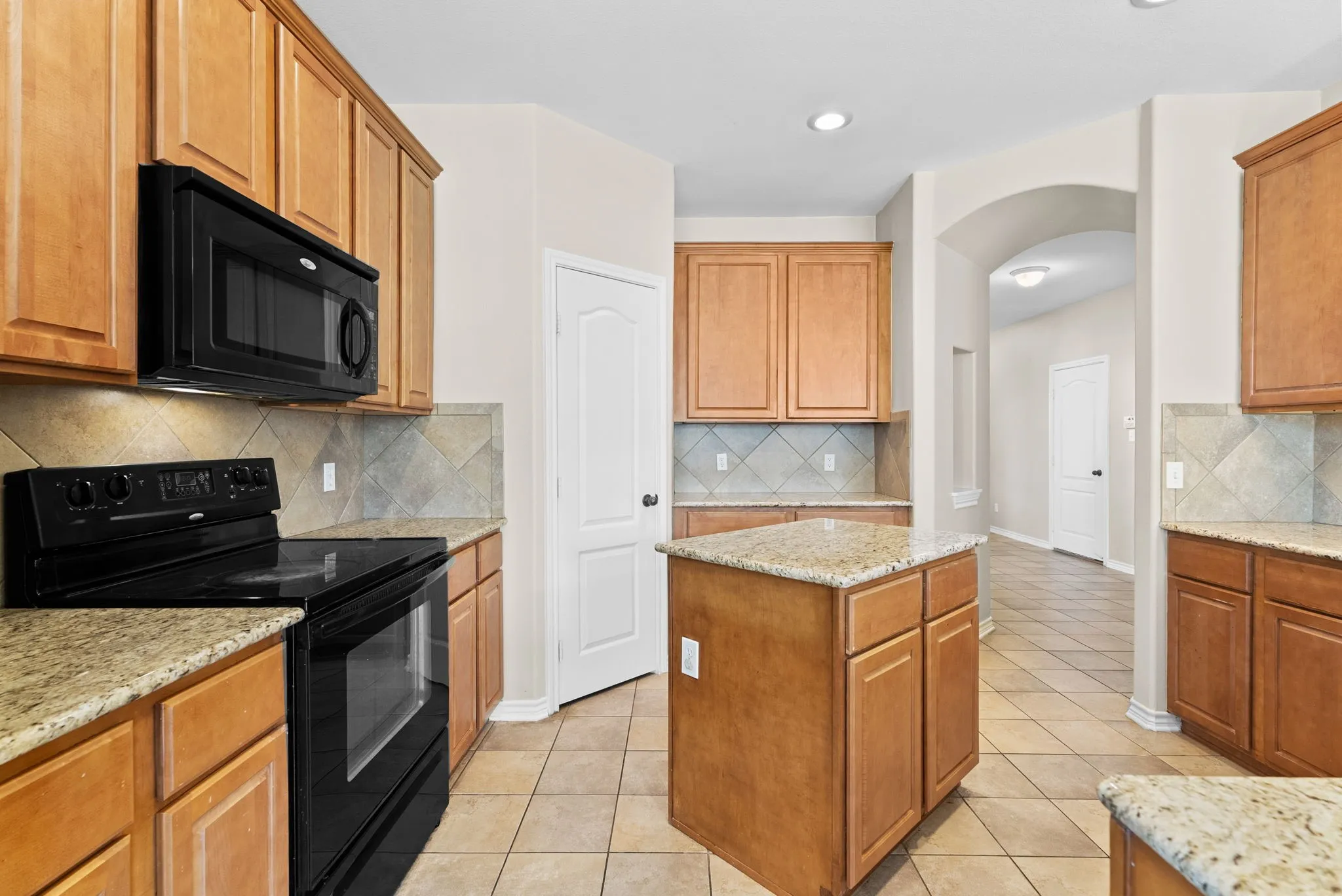 Single Family Residence For Sale in Smith County , 6679 Lacebark Circle, Tyler, Texas 75703, 5 Bedroom, 4 Bathroom, 2 Garage spaces, 2,905 Sqft, built in 2008, mls#21266444, Real Estate Agent in Tyler, Homes For Sale in Smith county, Homes For Sale in Tyler, Realtor in Tyler Texas, Real Estate Brokerage Independent Realty Texas, Luminita Cordes Realtor