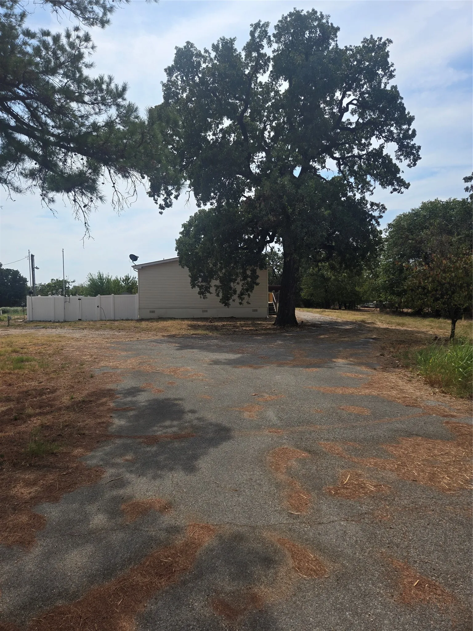 Mobile Home For Sale in Parker County , 1331 Jay Bird Road, Springtown, Texas 76082, 3 Bedroom, 2 Bathroom, Garage spaces, 1,920 Sqft, built in 2012, mls#21263060, Real Estate Agent in Springtown, Homes For Sale in Parker county, Homes For Sale in Springtown, Realtor in Springtown Texas, Real Estate Brokerage Independent Realty Texas, Luminita Cordes Realtor