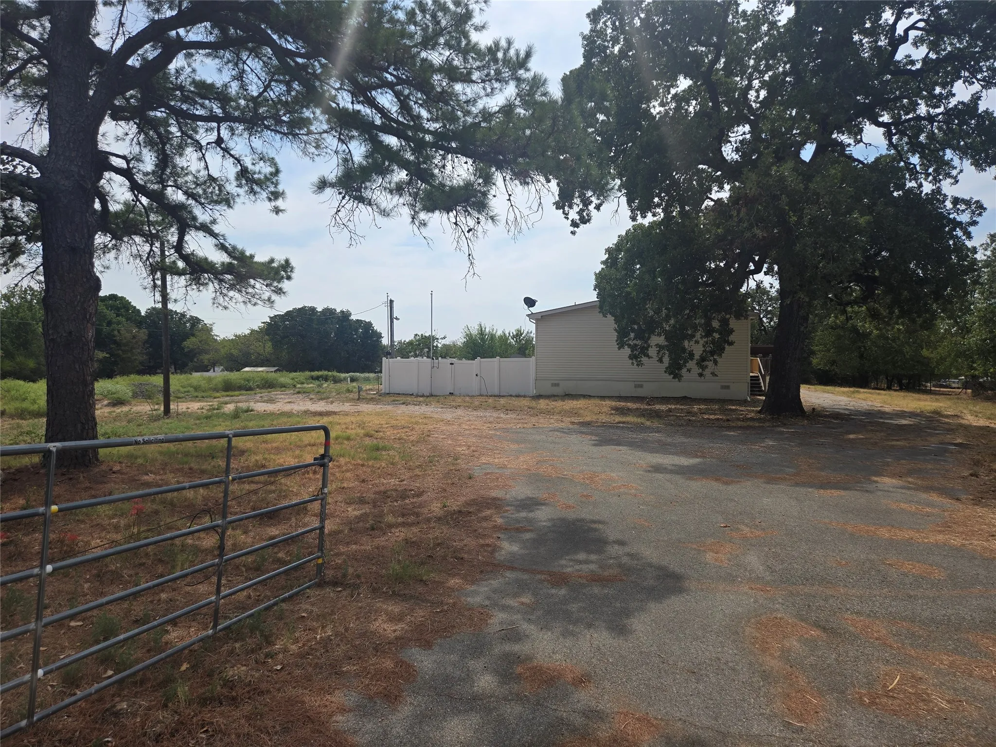 Mobile Home For Sale in Parker County , 1331 Jay Bird Road, Springtown, Texas 76082, 3 Bedroom, 2 Bathroom, Garage spaces, 1,920 Sqft, built in 2012, mls#21263060, Real Estate Agent in Springtown, Homes For Sale in Parker county, Homes For Sale in Springtown, Realtor in Springtown Texas, Real Estate Brokerage Independent Realty Texas, Luminita Cordes Realtor
