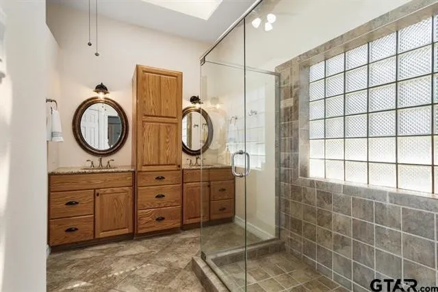 Single Family Residence For Sale in Henderson County , 3522 S Island Drive, Chandler, Texas 75758, 3 Bedrooms, 2 Bathrooms, 2 Garage spaces, 1,949 Sqft, built in 1996, Price $799,000, mls#21266480, Real Estate Agent in Chandler, Homes For Sale in Henderson county, Homes For Sale in Chandler, Realtor in Chandler Texas, Real Estate Brokerage Independent Realty Texas, Luminita Cordes Realtor