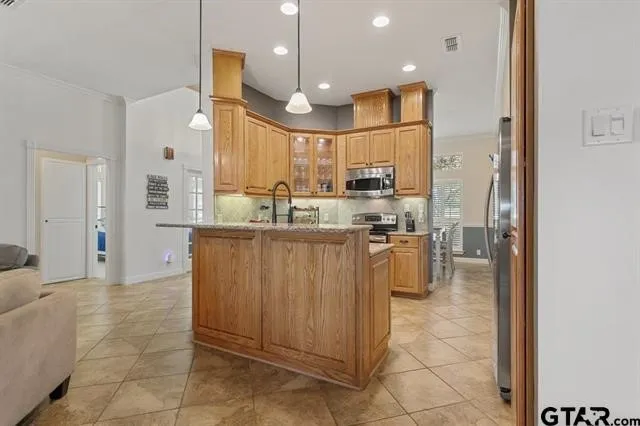 Single Family Residence For Sale in Henderson County , 3522 S Island Drive, Chandler, Texas 75758, 3 Bedrooms, 2 Bathrooms, 2 Garage spaces, 1,949 Sqft, built in 1996, Price $799,000, mls#21266480, Real Estate Agent in Chandler, Homes For Sale in Henderson county, Homes For Sale in Chandler, Realtor in Chandler Texas, Real Estate Brokerage Independent Realty Texas, Luminita Cordes Realtor