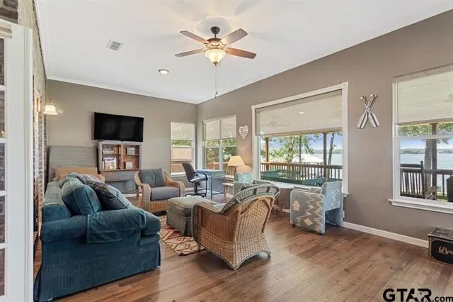 Single Family Residence For Sale in Henderson County , 3522 S Island Drive, Chandler, Texas 75758, 3 Bedrooms, 2 Bathrooms, 2 Garage spaces, 1,949 Sqft, built in 1996, Price $799,000, mls#21266480, Real Estate Agent in Chandler, Homes For Sale in Henderson county, Homes For Sale in Chandler, Realtor in Chandler Texas, Real Estate Brokerage Independent Realty Texas, Luminita Cordes Realtor