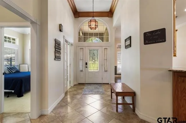 Single Family Residence For Sale in Henderson County , 3522 S Island Drive, Chandler, Texas 75758, 3 Bedrooms, 2 Bathrooms, 2 Garage spaces, 1,949 Sqft, built in 1996, Price $799,000, mls#21266480, Real Estate Agent in Chandler, Homes For Sale in Henderson county, Homes For Sale in Chandler, Realtor in Chandler Texas, Real Estate Brokerage Independent Realty Texas, Luminita Cordes Realtor