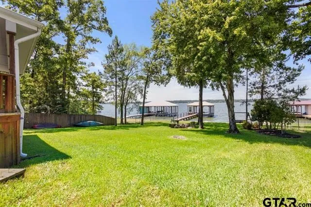 Single Family Residence For Sale in Henderson County , 3522 S Island Drive, Chandler, Texas 75758, 3 Bedrooms, 2 Bathrooms, 2 Garage spaces, 1,949 Sqft, built in 1996, Price $799,000, mls#21266480, Real Estate Agent in Chandler, Homes For Sale in Henderson county, Homes For Sale in Chandler, Realtor in Chandler Texas, Real Estate Brokerage Independent Realty Texas, Luminita Cordes Realtor