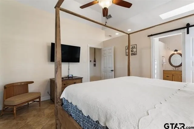 Single Family Residence For Sale in Henderson County , 3522 S Island Drive, Chandler, Texas 75758, 3 Bedrooms, 2 Bathrooms, 2 Garage spaces, 1,949 Sqft, built in 1996, Price $799,000, mls#21266480, Real Estate Agent in Chandler, Homes For Sale in Henderson county, Homes For Sale in Chandler, Realtor in Chandler Texas, Real Estate Brokerage Independent Realty Texas, Luminita Cordes Realtor