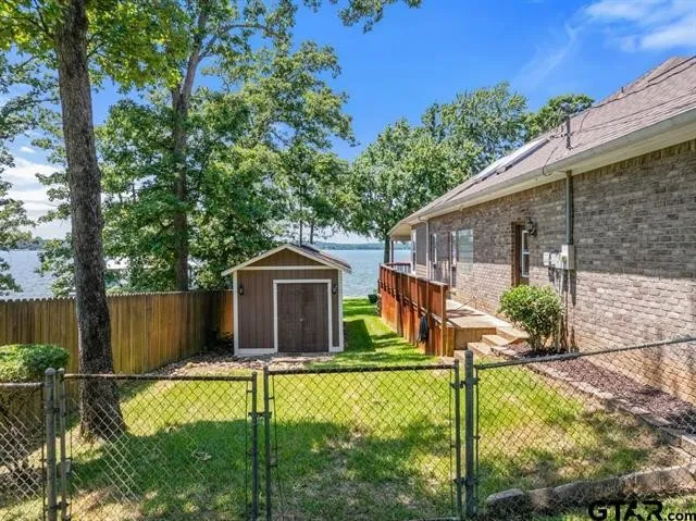 Single Family Residence For Sale in Henderson County , 3522 S Island Drive, Chandler, Texas 75758, 3 Bedrooms, 2 Bathrooms, 2 Garage spaces, 1,949 Sqft, built in 1996, Price $799,000, mls#21266480, Real Estate Agent in Chandler, Homes For Sale in Henderson county, Homes For Sale in Chandler, Realtor in Chandler Texas, Real Estate Brokerage Independent Realty Texas, Luminita Cordes Realtor