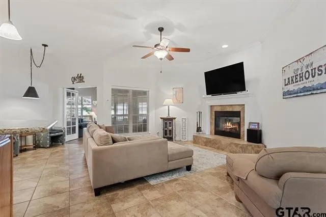 Single Family Residence For Sale in Henderson County , 3522 S Island Drive, Chandler, Texas 75758, 3 Bedrooms, 2 Bathrooms, 2 Garage spaces, 1,949 Sqft, built in 1996, Price $799,000, mls#21266480, Real Estate Agent in Chandler, Homes For Sale in Henderson county, Homes For Sale in Chandler, Realtor in Chandler Texas, Real Estate Brokerage Independent Realty Texas, Luminita Cordes Realtor