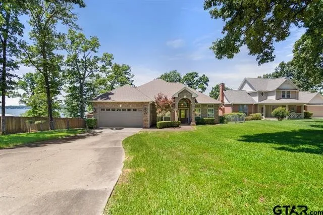 Single Family Residence For Sale in Henderson County , 3522 S Island Drive, Chandler, Texas 75758, 3 Bedrooms, 2 Bathrooms, 2 Garage spaces, 1,949 Sqft, built in 1996, Price $799,000, mls#21266480, Real Estate Agent in Chandler, Homes For Sale in Henderson county, Homes For Sale in Chandler, Realtor in Chandler Texas, Real Estate Brokerage Independent Realty Texas, Luminita Cordes Realtor