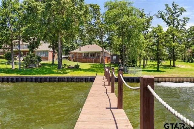 Single Family Residence For Sale in Henderson County , 3522 S Island Drive, Chandler, Texas 75758, 3 Bedrooms, 2 Bathrooms, 2 Garage spaces, 1,949 Sqft, built in 1996, Price $799,000, mls#21266480, Real Estate Agent in Chandler, Homes For Sale in Henderson county, Homes For Sale in Chandler, Realtor in Chandler Texas, Real Estate Brokerage Independent Realty Texas, Luminita Cordes Realtor