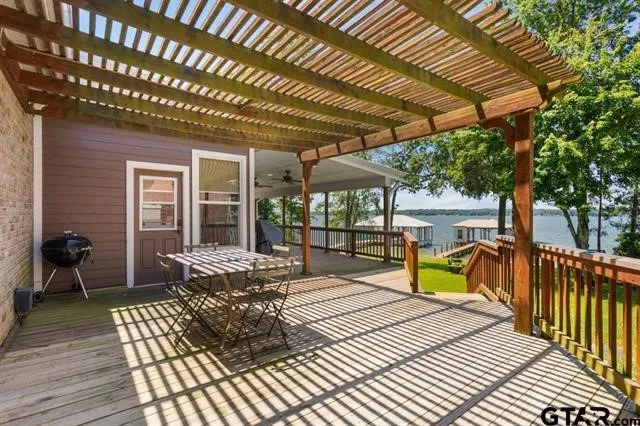 Single Family Residence For Sale in Henderson County , 3522 S Island Drive, Chandler, Texas 75758, 3 Bedrooms, 2 Bathrooms, 2 Garage spaces, 1,949 Sqft, built in 1996, Price $799,000, mls#21266480, Real Estate Agent in Chandler, Homes For Sale in Henderson county, Homes For Sale in Chandler, Realtor in Chandler Texas, Real Estate Brokerage Independent Realty Texas, Luminita Cordes Realtor